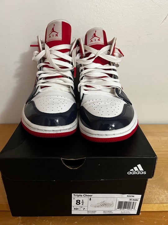 Woman's AIR JORDAN 1 MID SE - PATENT LEATHER - WHITE/NAVY/RED