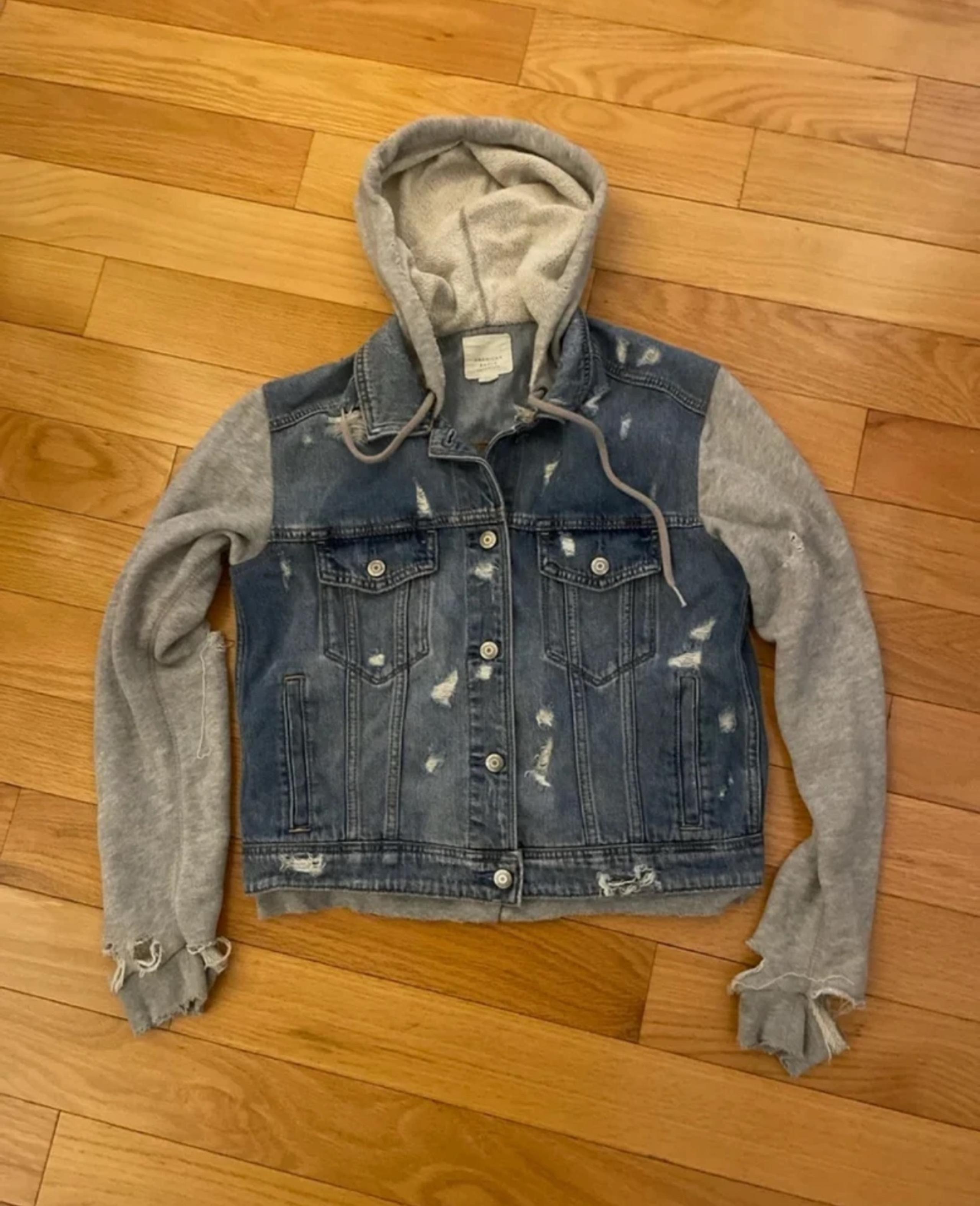 American Eagle distressed Jean jacket woman’s small