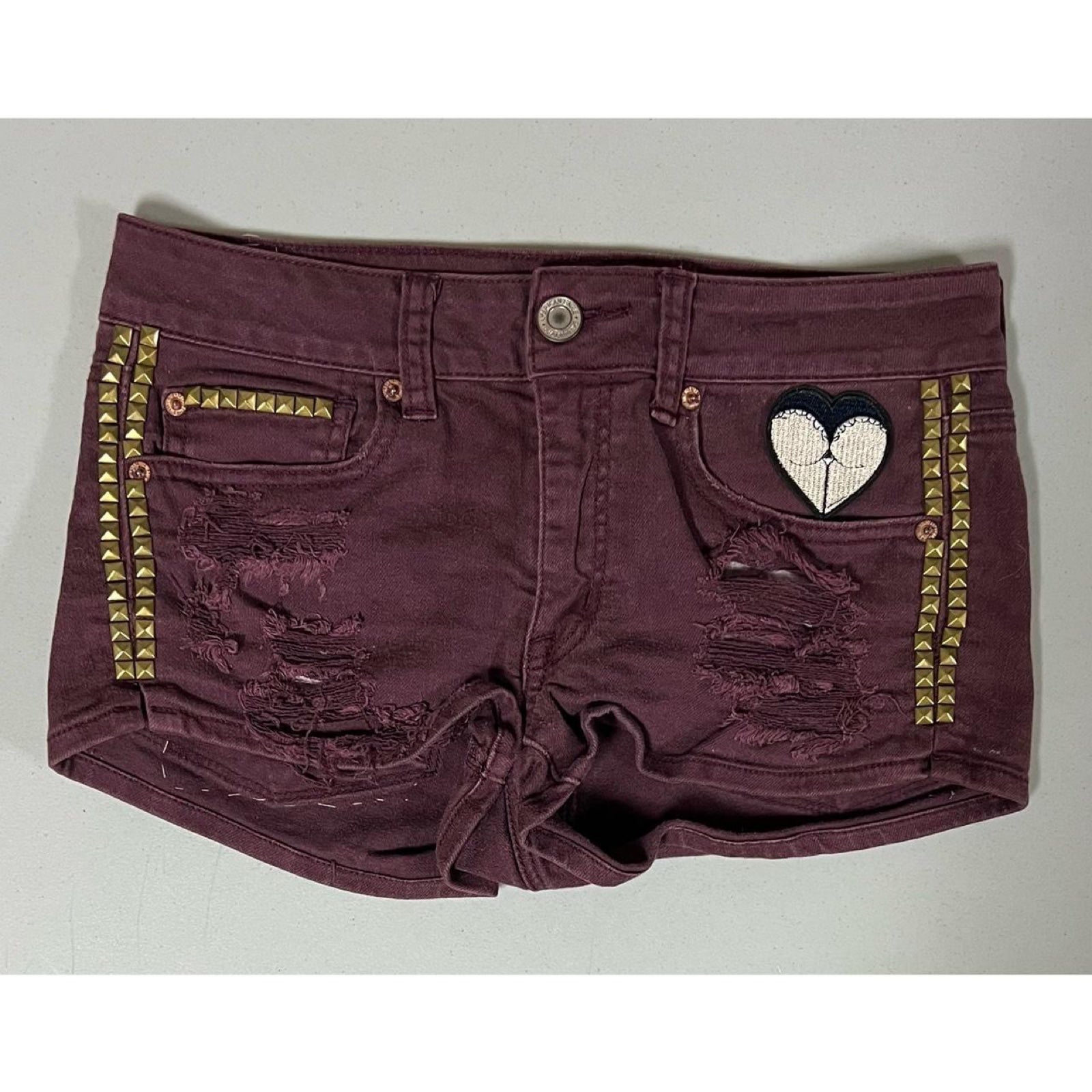 Red Distressed Denim Studded Horror Movie Patches Jean Shorts Bottoms Size 6 ✨