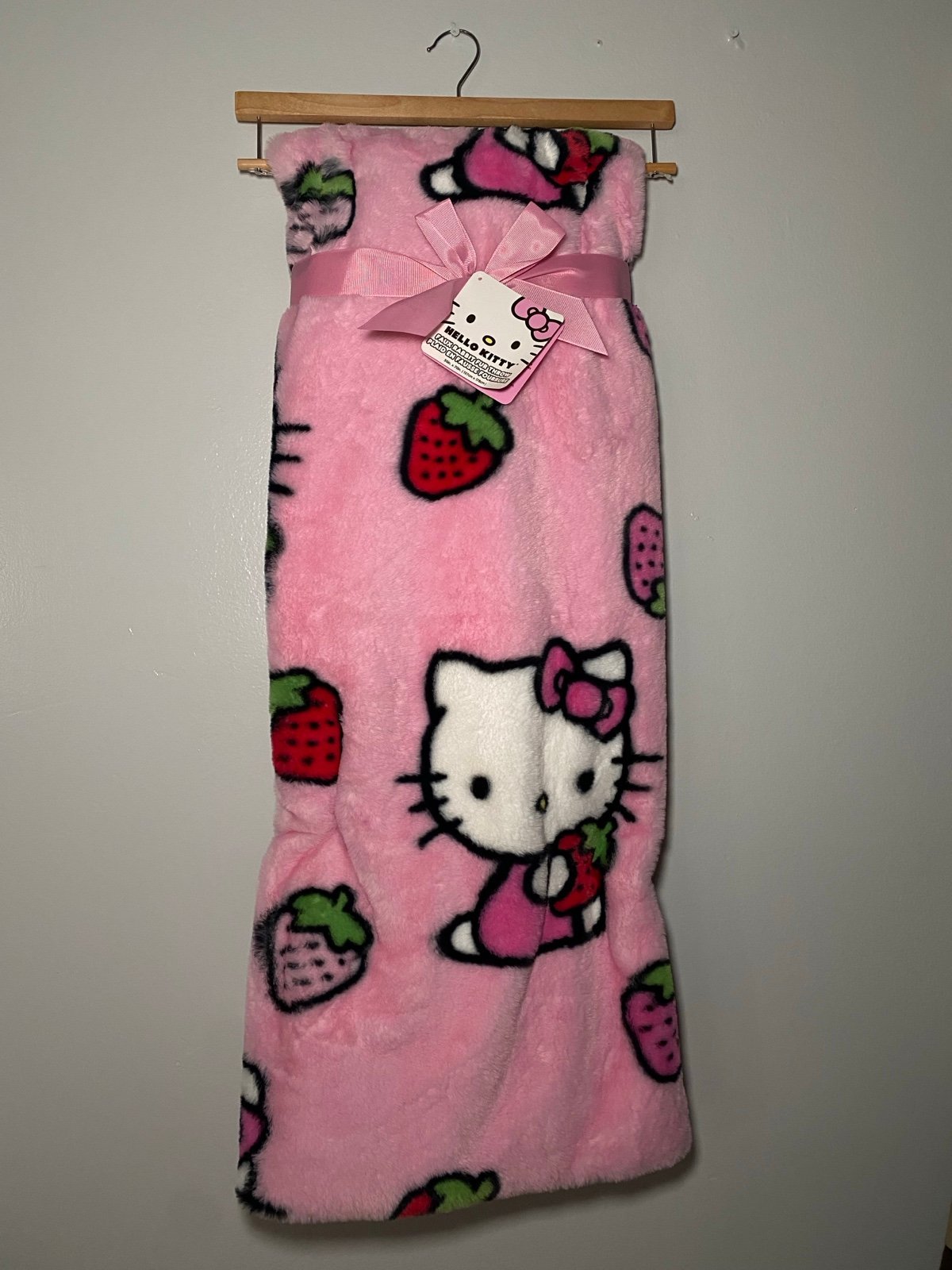 Hello Kitty Throw Blanket