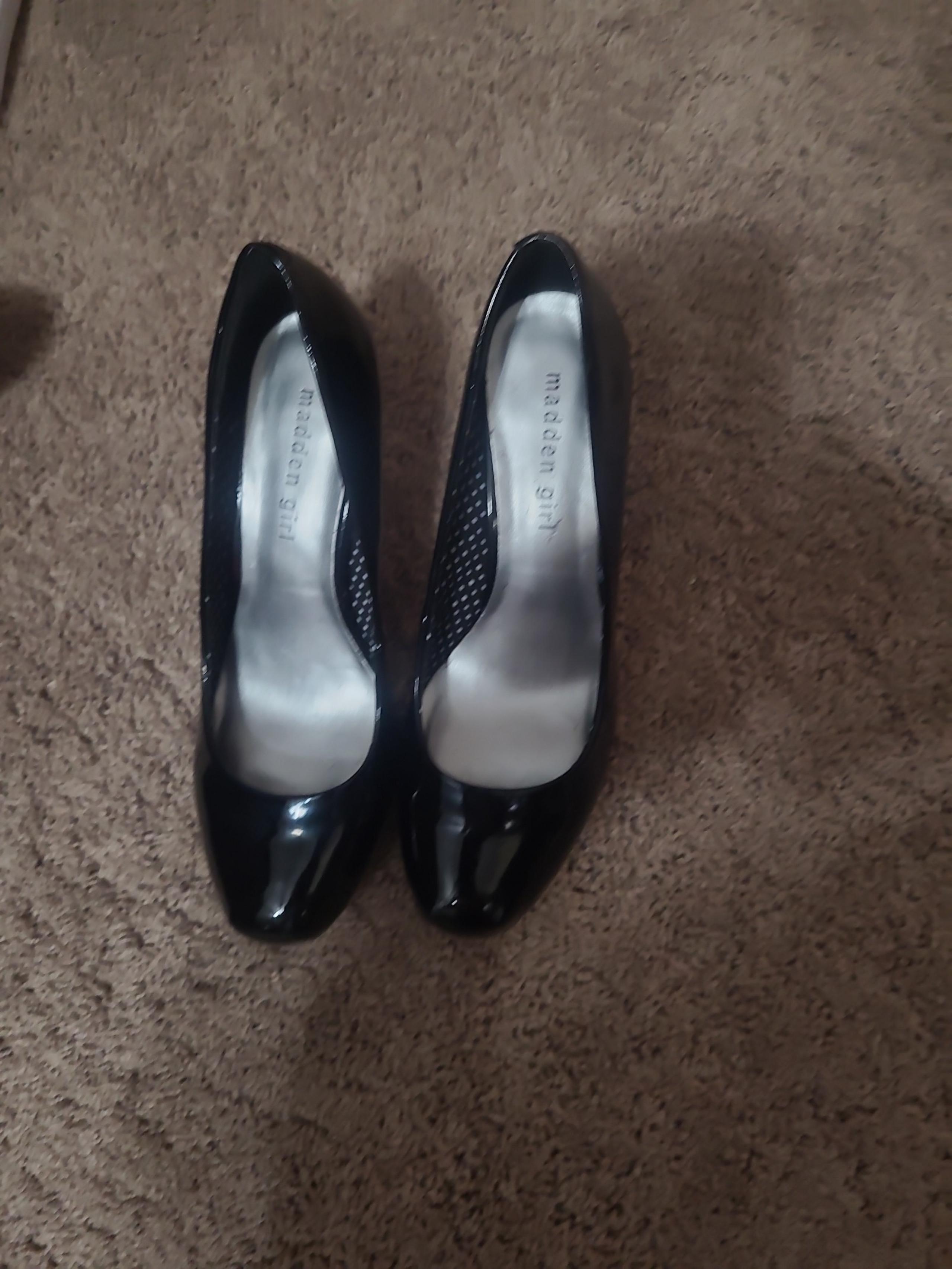 Black patent leather heels size 7