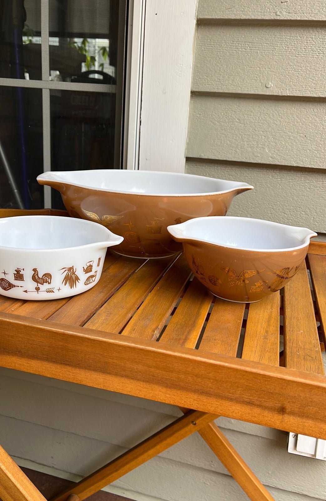 vintage Pyrex bowls