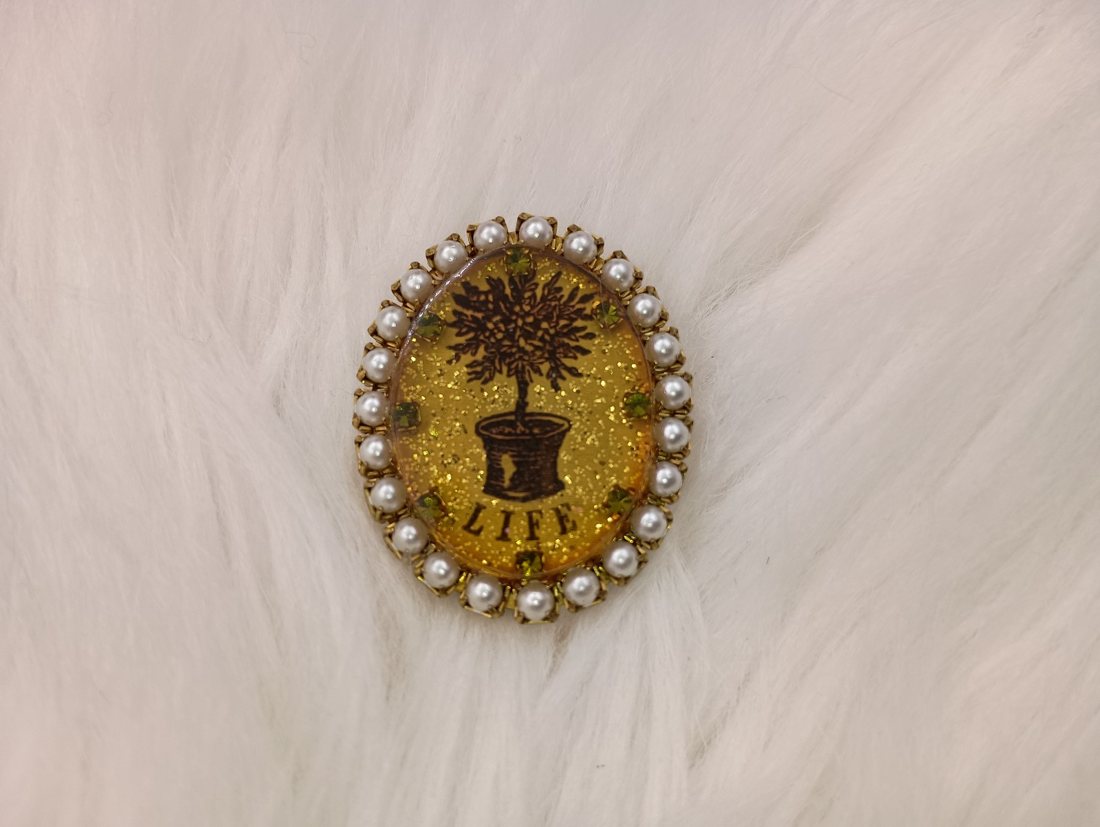Maximal Art Vintage Broach