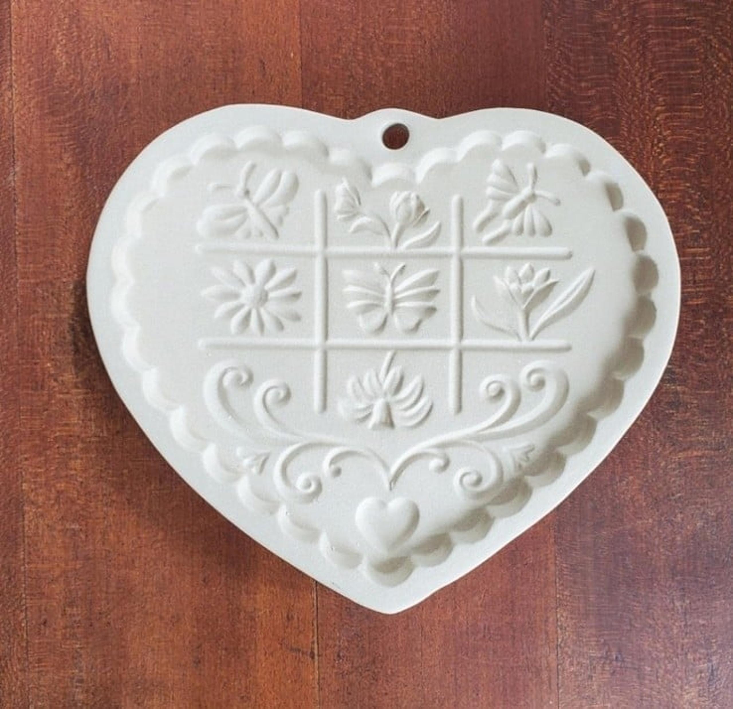 Pampered Chef Gardens of the Heart Cookie Mold