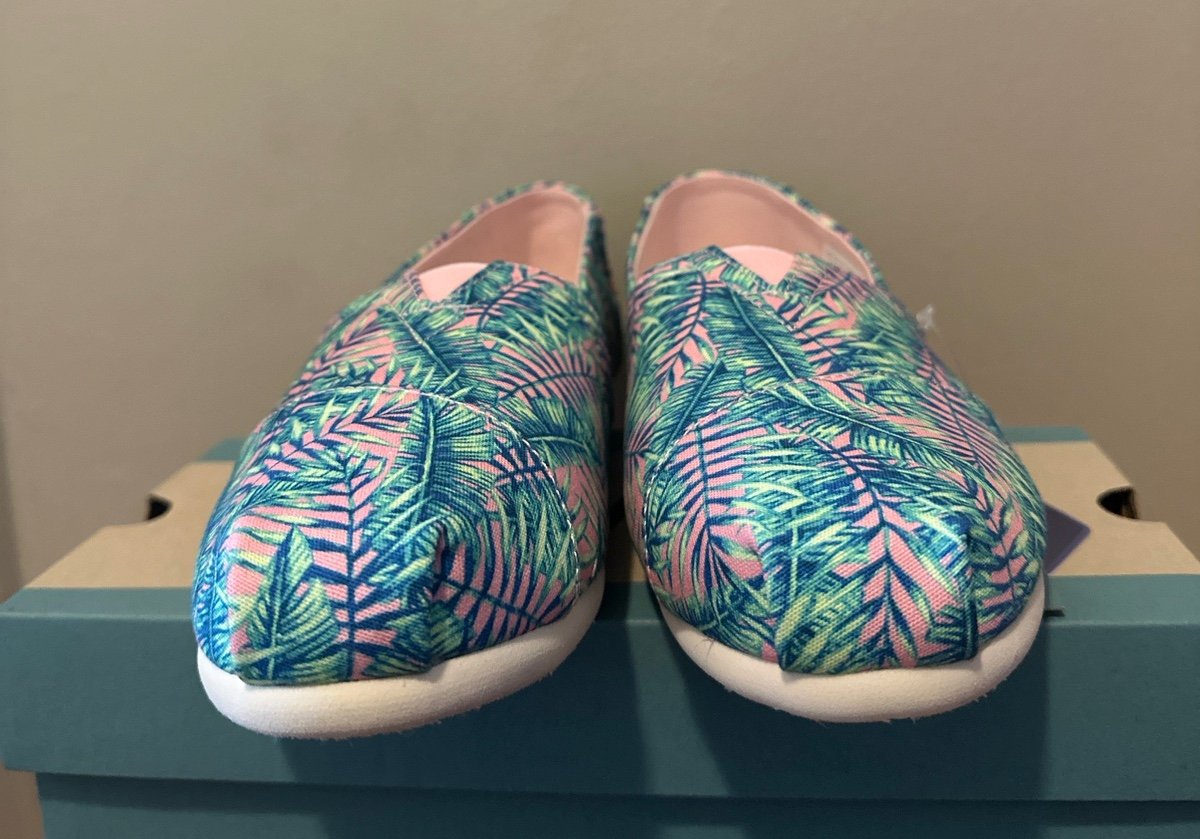 TOMS shoes size 10