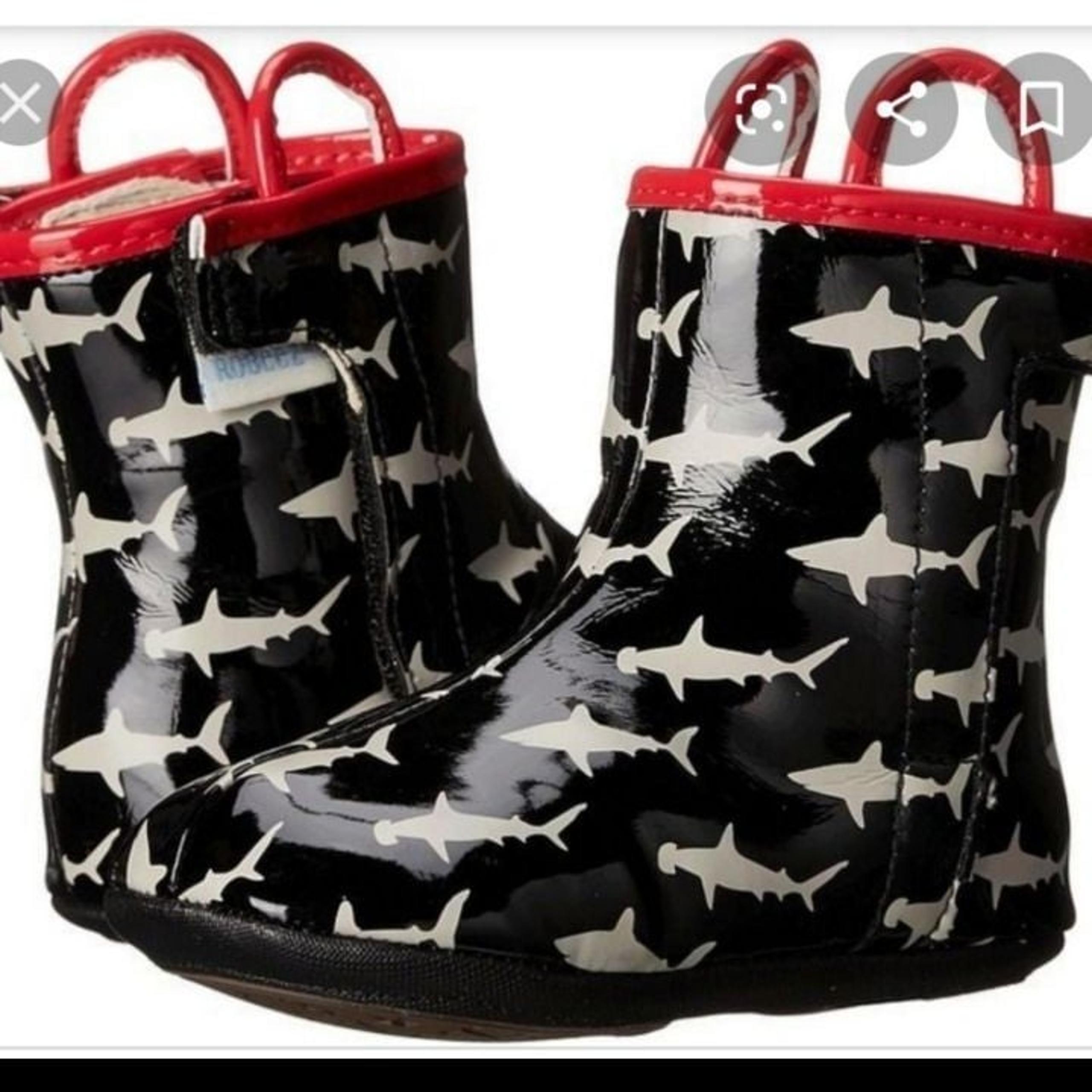 Robeez mini shoez baby boy shark bite ra