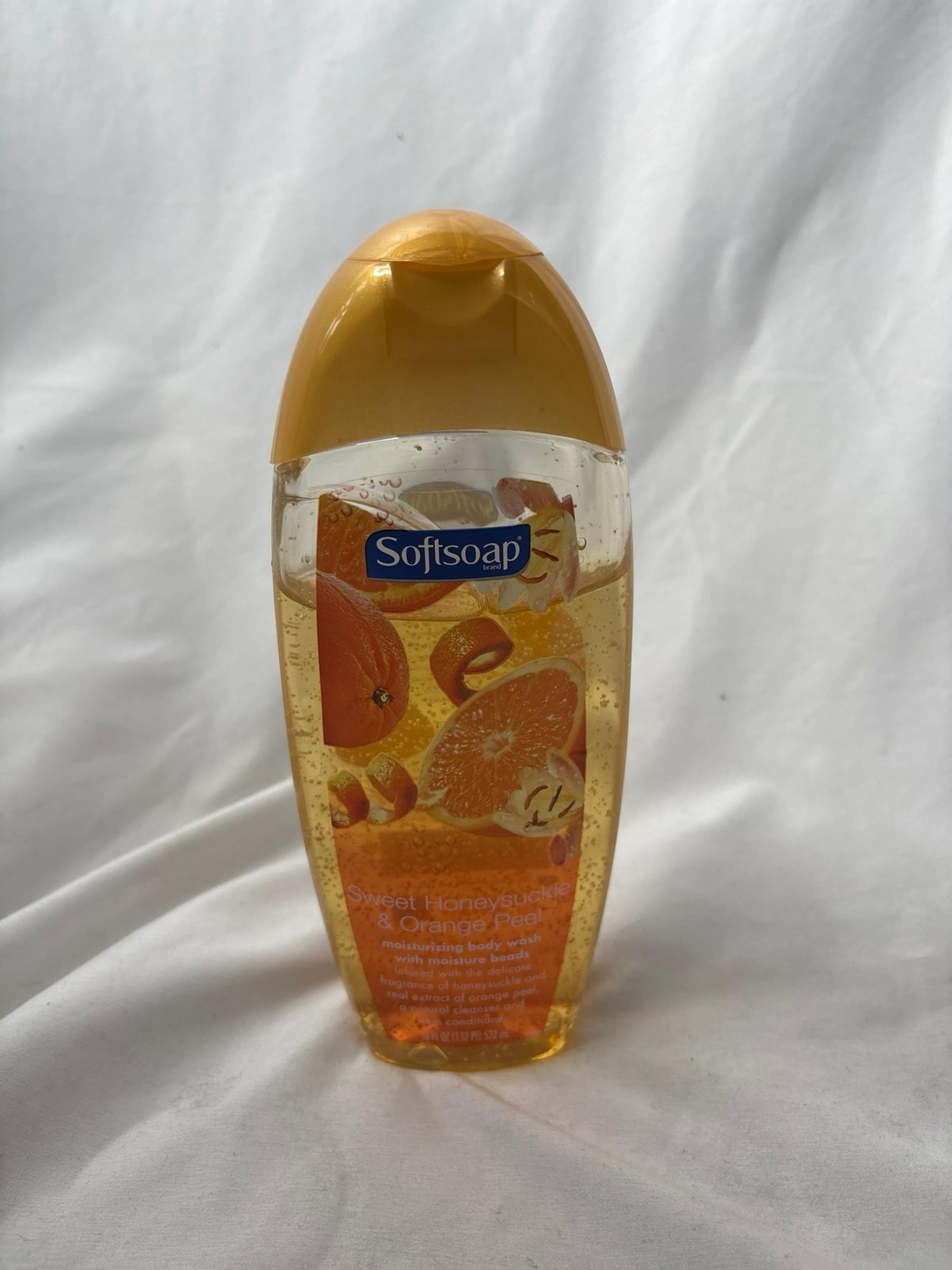 Softsoap sweet honeysuckle & orange peel moisturizing body wash