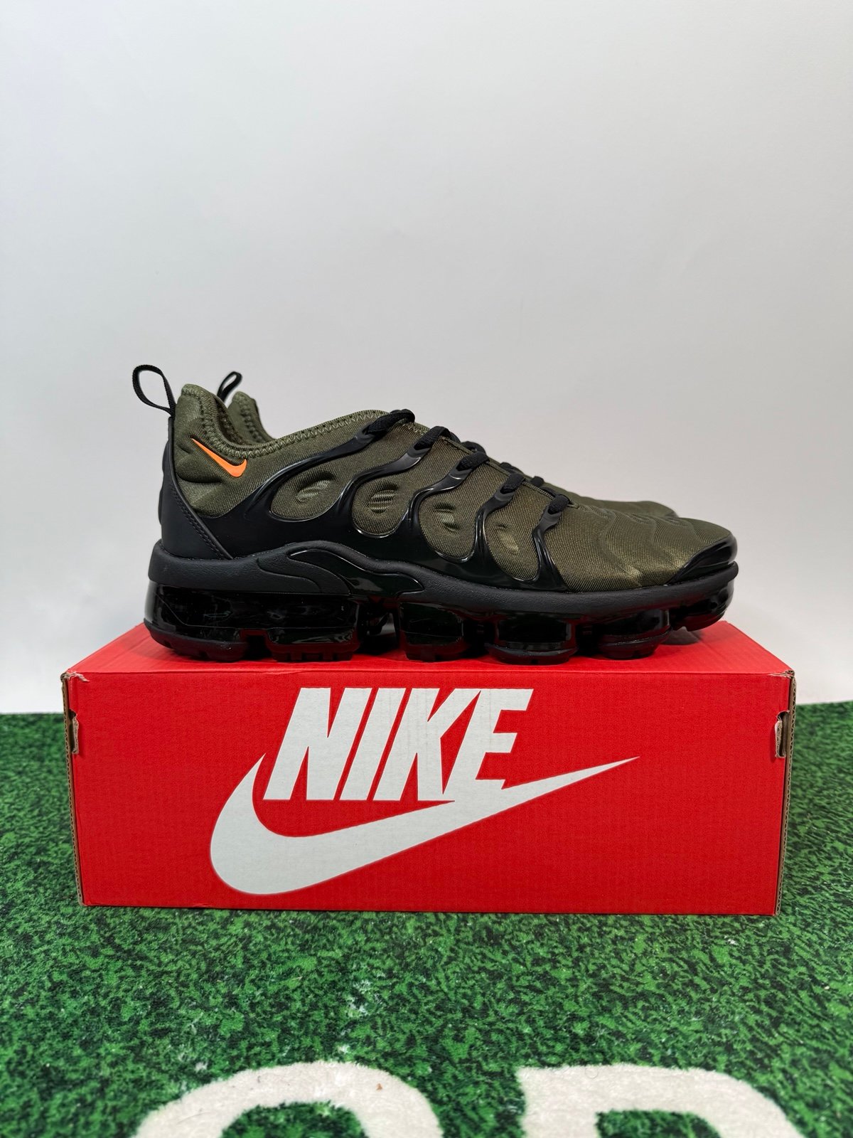 Nike Vapormax Plus “Rough Green” MEN Shoes Size 9.5