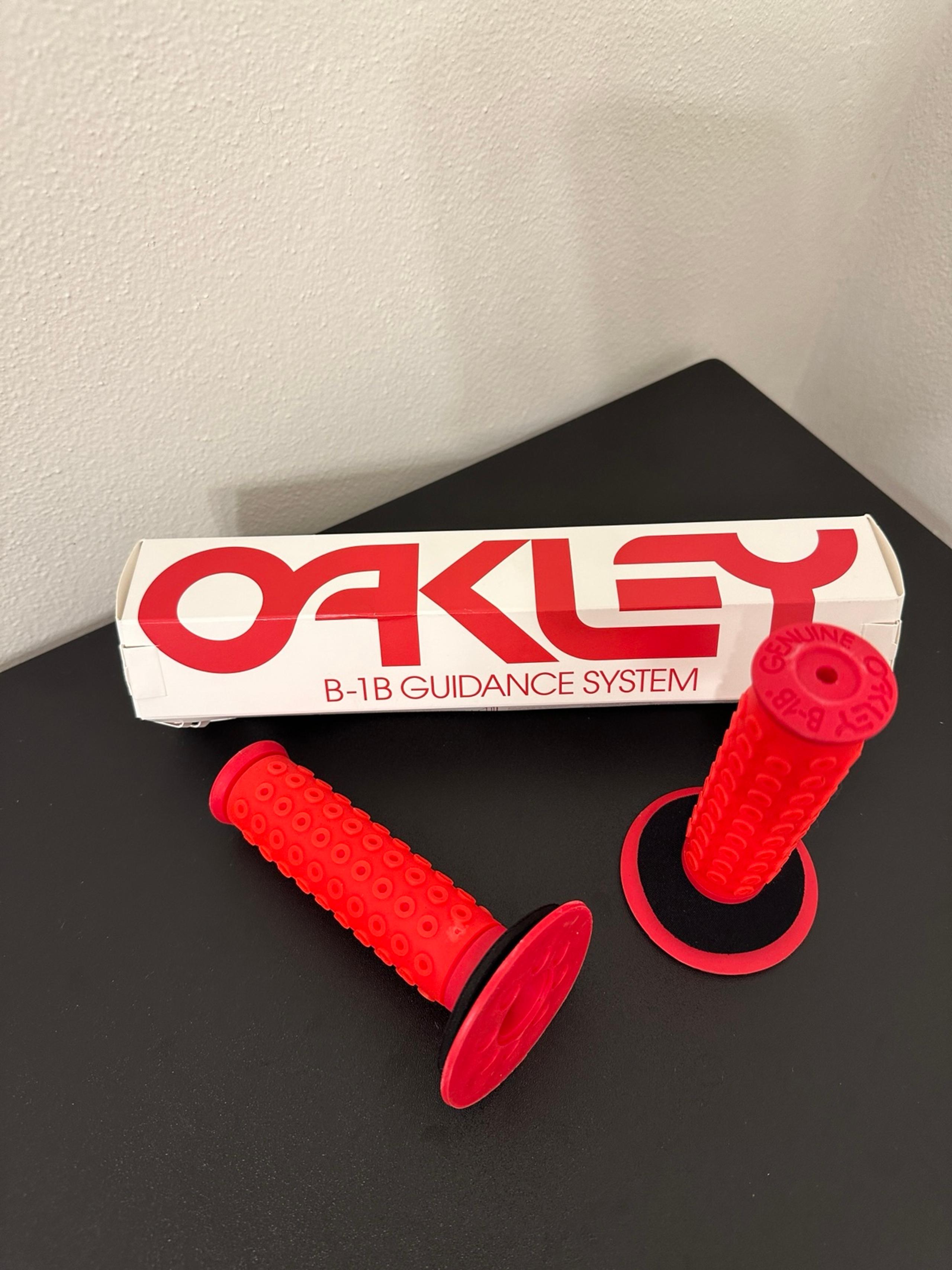 Oakley bike handlebar grips - red