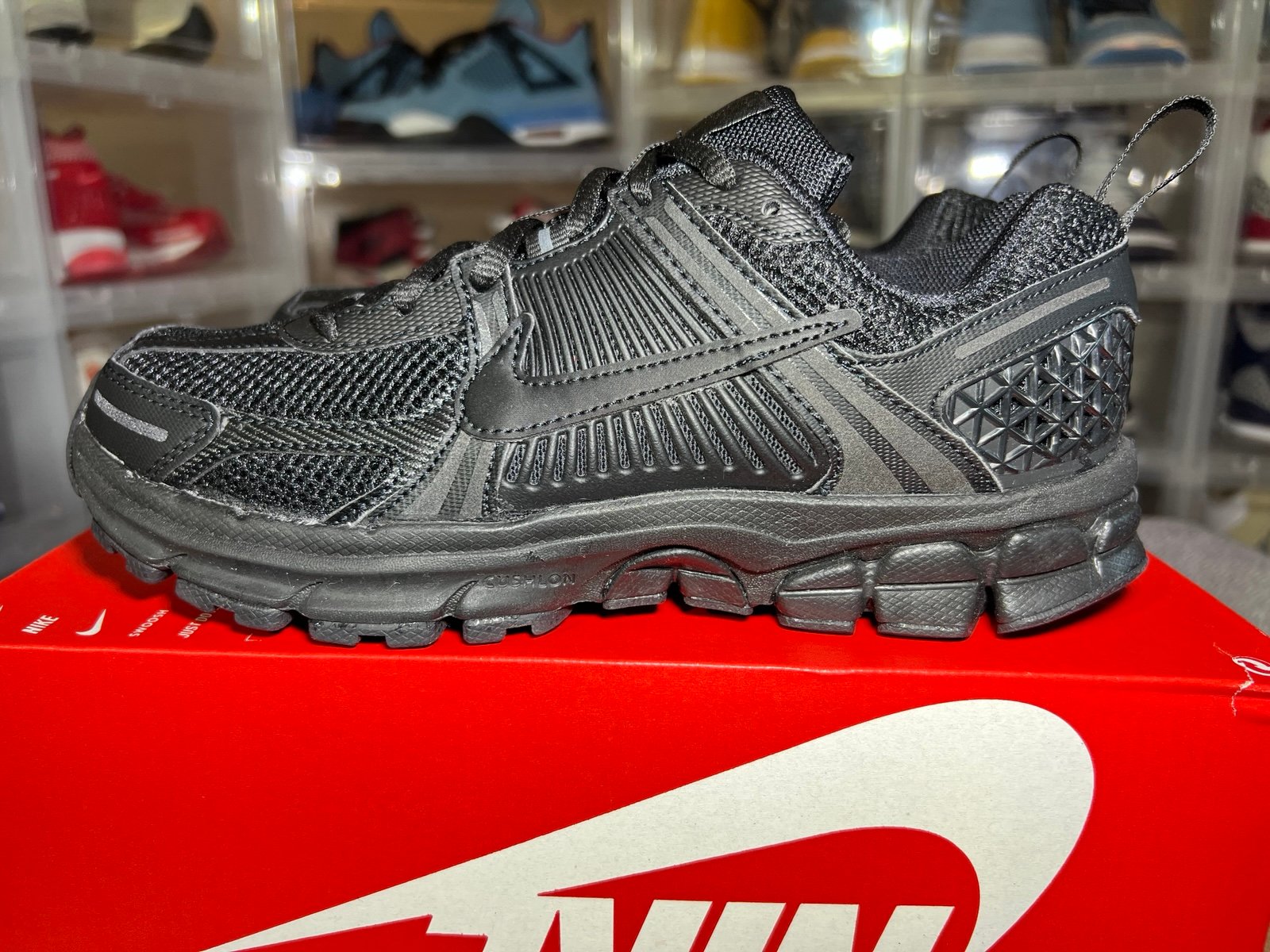 Size 5Y - Nike Vomero 5 GS Youth Black/Black HF6998 001 (No Lid)