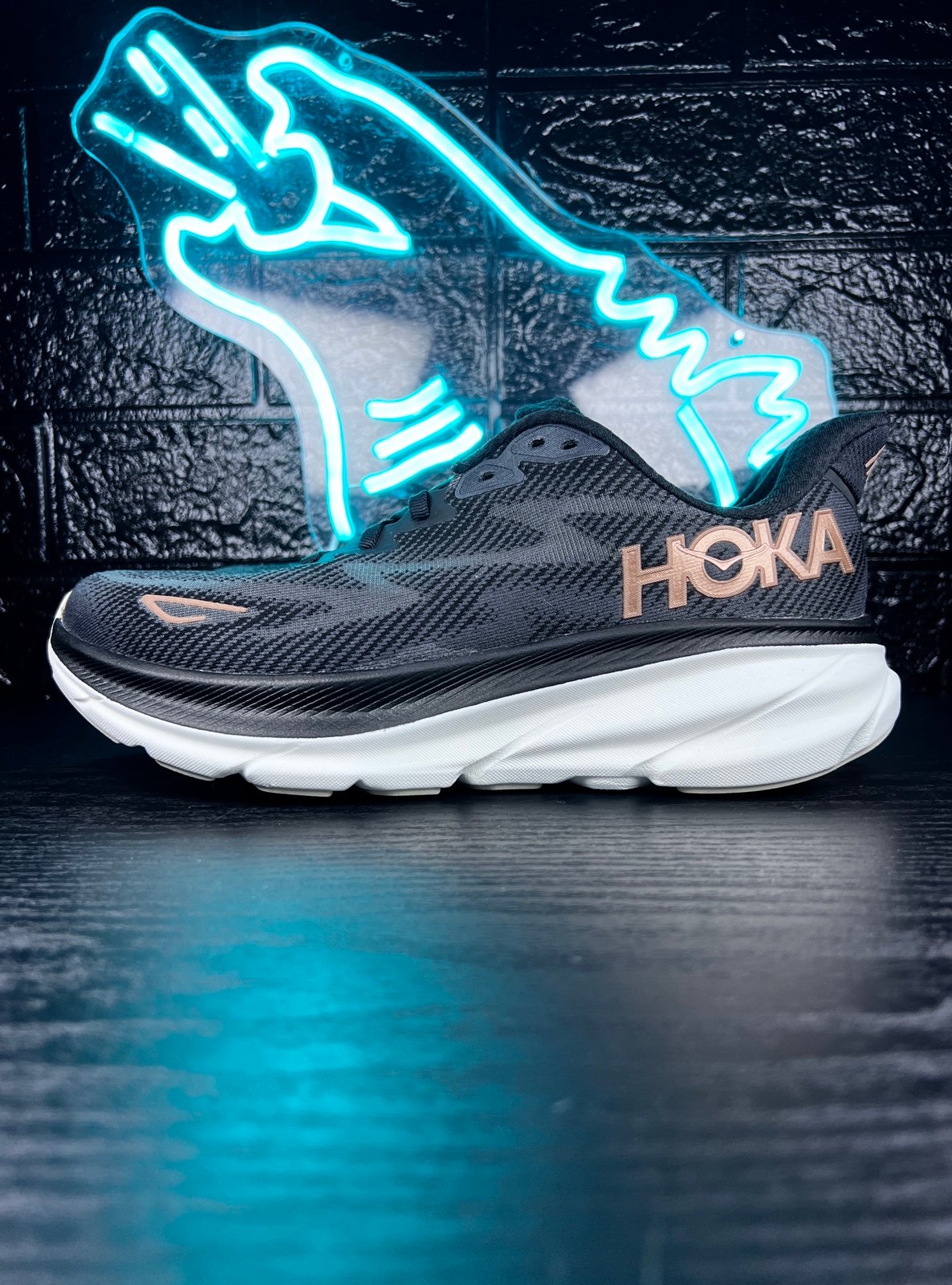 Hoka One One Clifton 9 Women’s Running Gym Walking Shoes Sneakers Black Gold 8.5