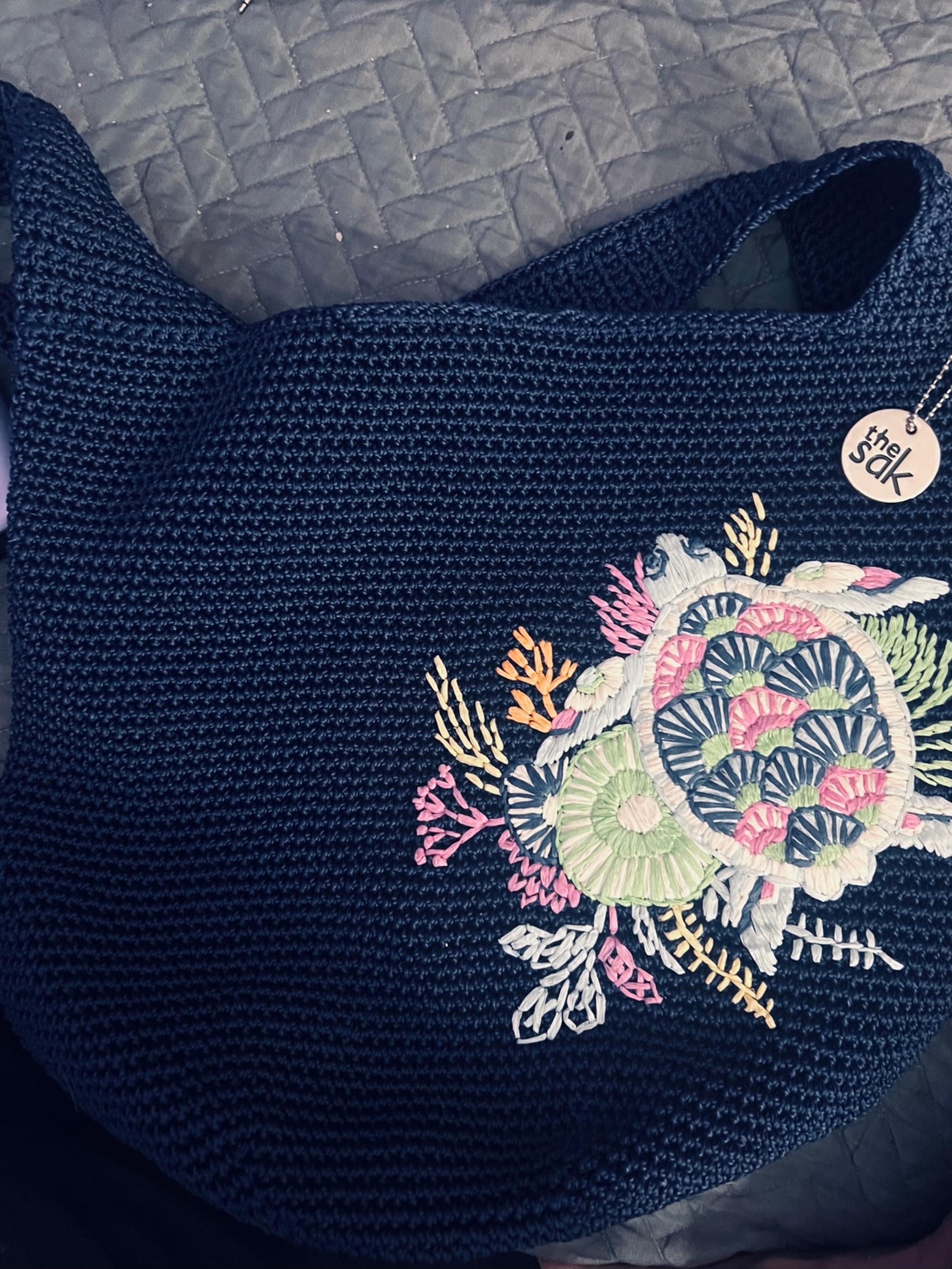 Sac Tote 12x12 magnet closure. Numbered inside.