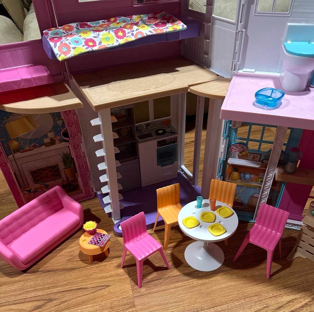 Barbie Malibu Dollhouse 6 Rooms 25+ Accessories