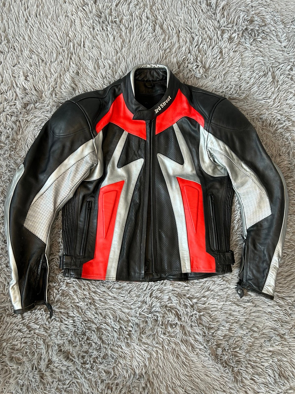 3rd St. Leather Men Motorcycle Jacket padded size 44 fits a Large or Some XL