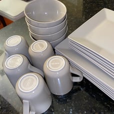 23 Piece Dinnerware Set