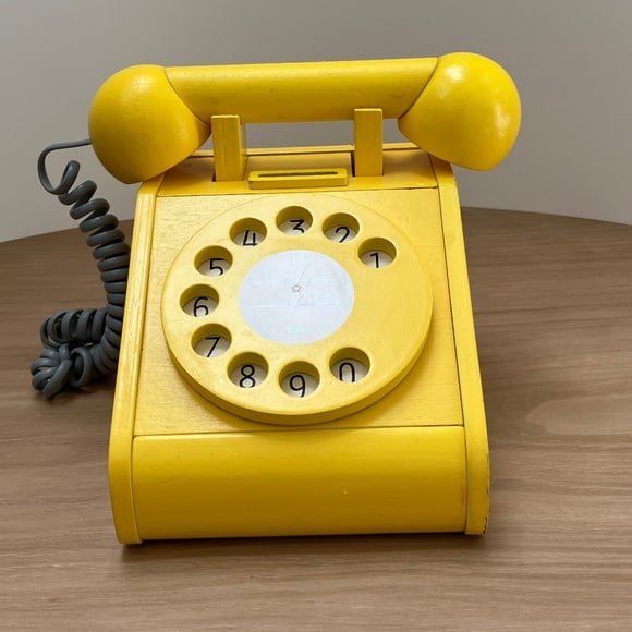 KIKO & gg Yellow Phone