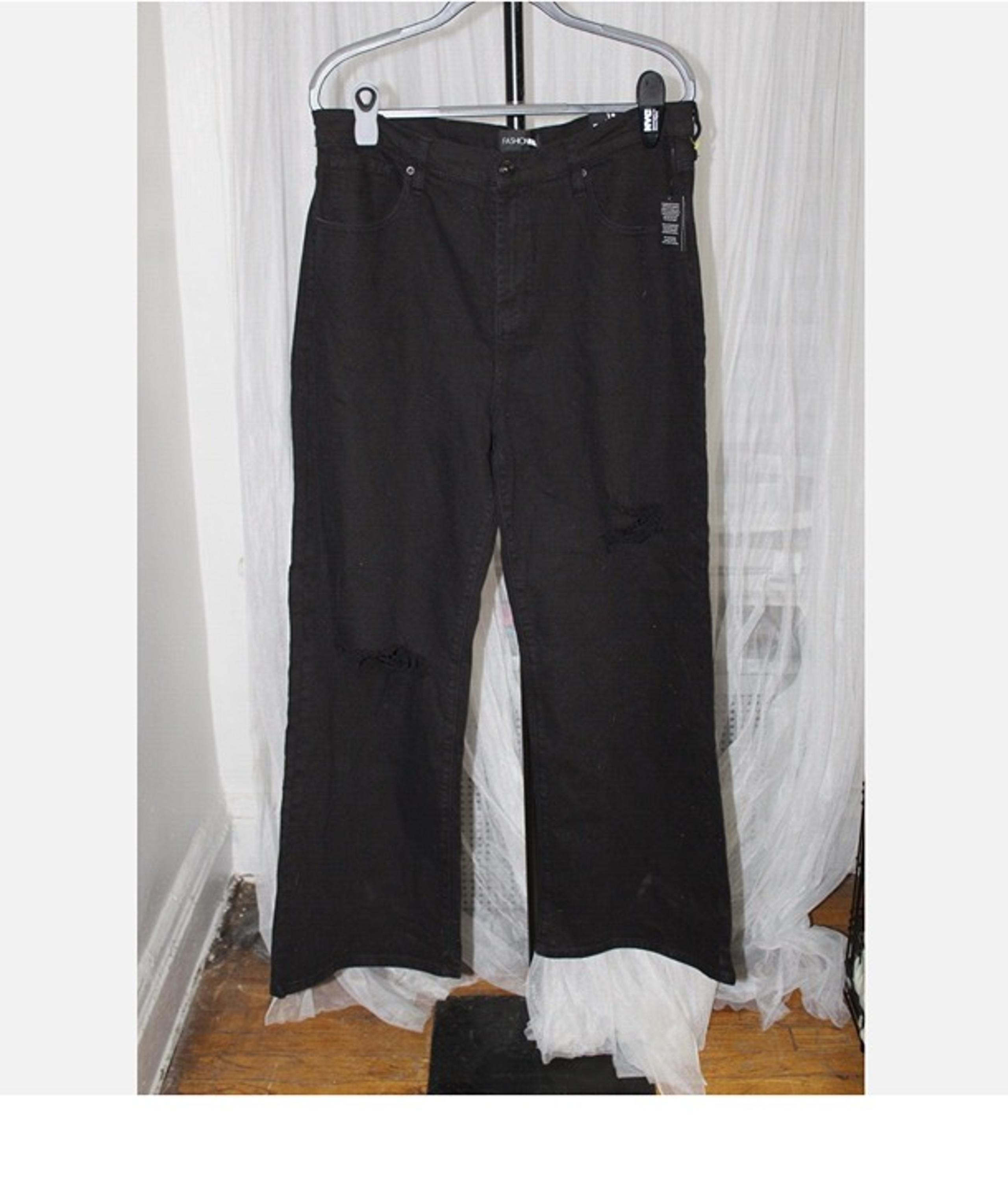 Fashion Nova.  Oh So 90's ripped Wide Leg Jeans.  Sz. 14