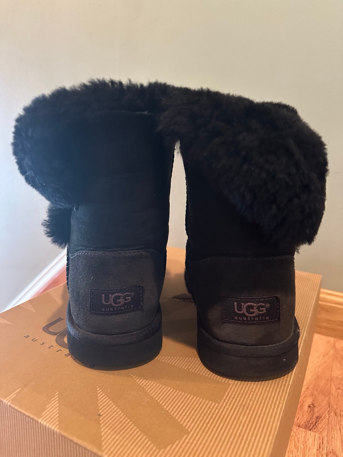 UGG Bailey Button Kids