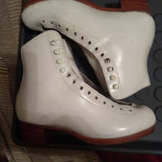 Riedell ice or roller skates 4 B Model 355