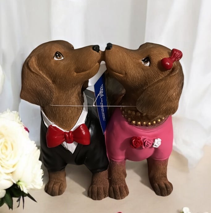 Valentine’s Day dachshund girl and boy dogs kissing Decor