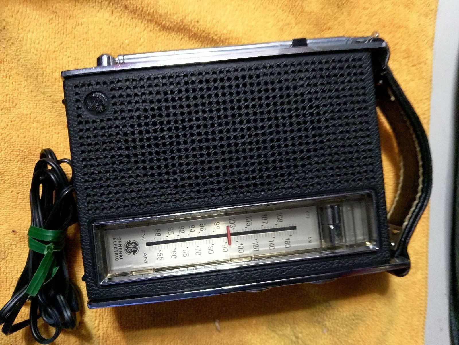 Antique ac/dc transistor radio 1967