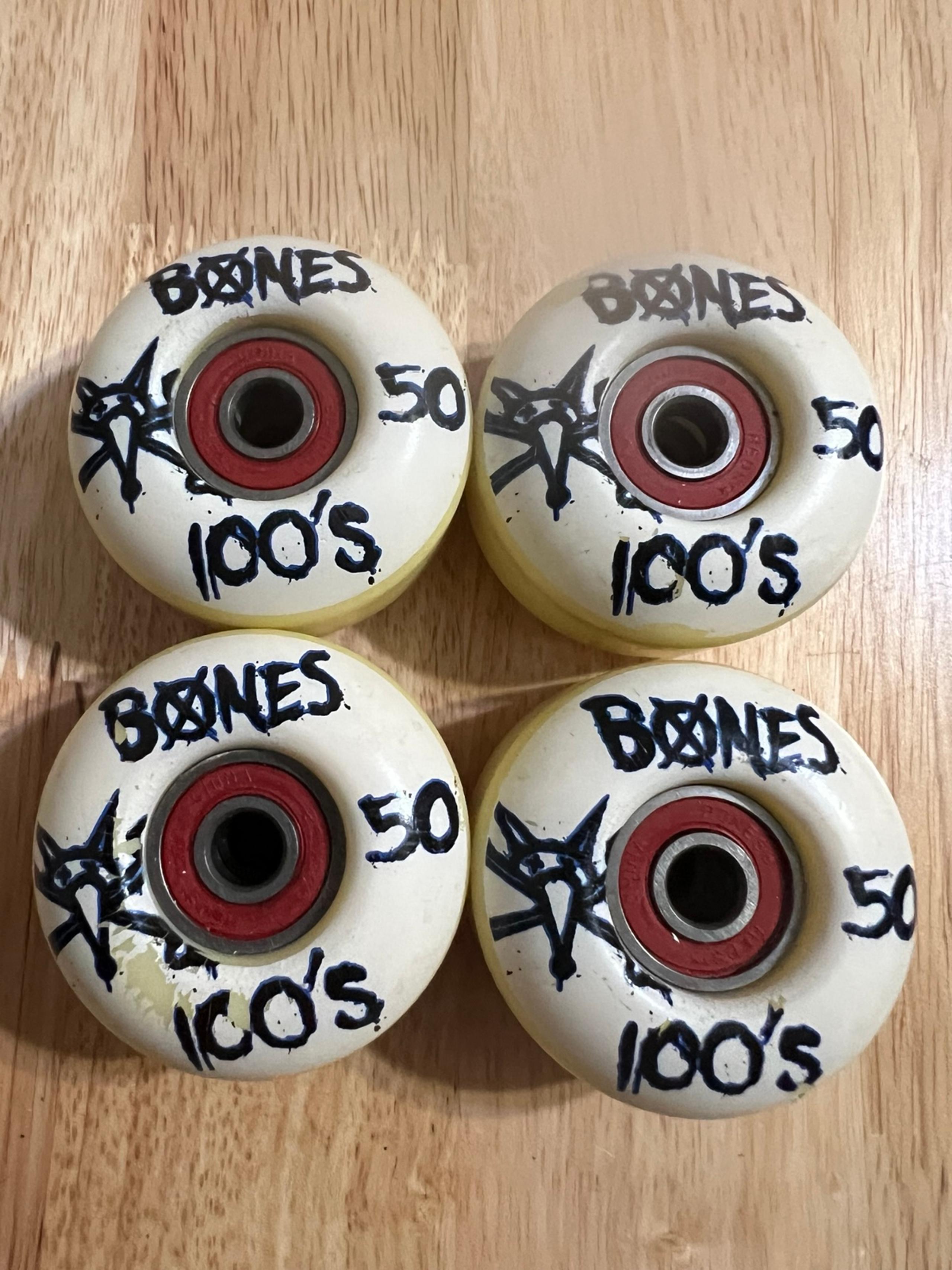 Bones 100s skateboard wheels and bones reds bearings
