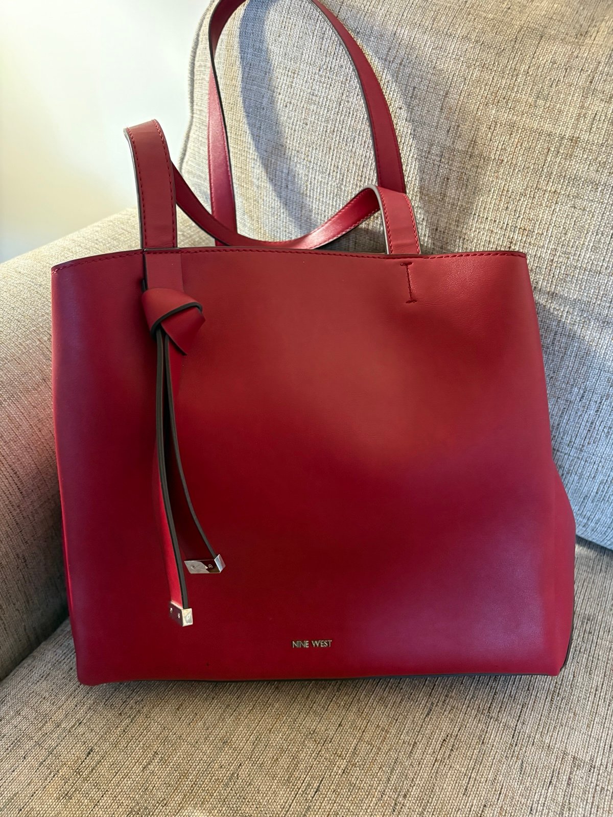 Nine West Women’s Large Red Faux Leather Satchel Handbag.Multi pockets NWOT
