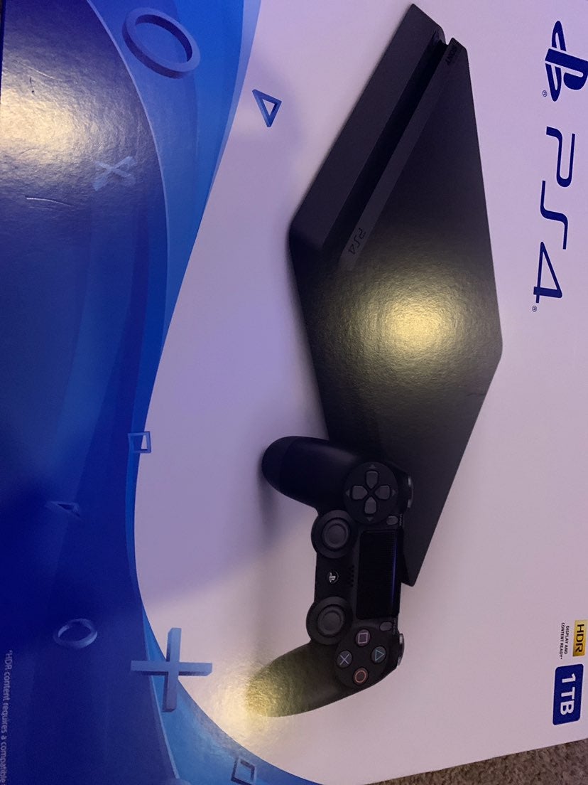 Sony ps4 slim