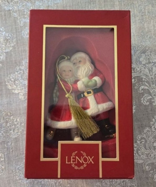 LENOX ICE SKATING SANTA AND MRS CLAUS CHRISTMAS ORNAMENT NIB