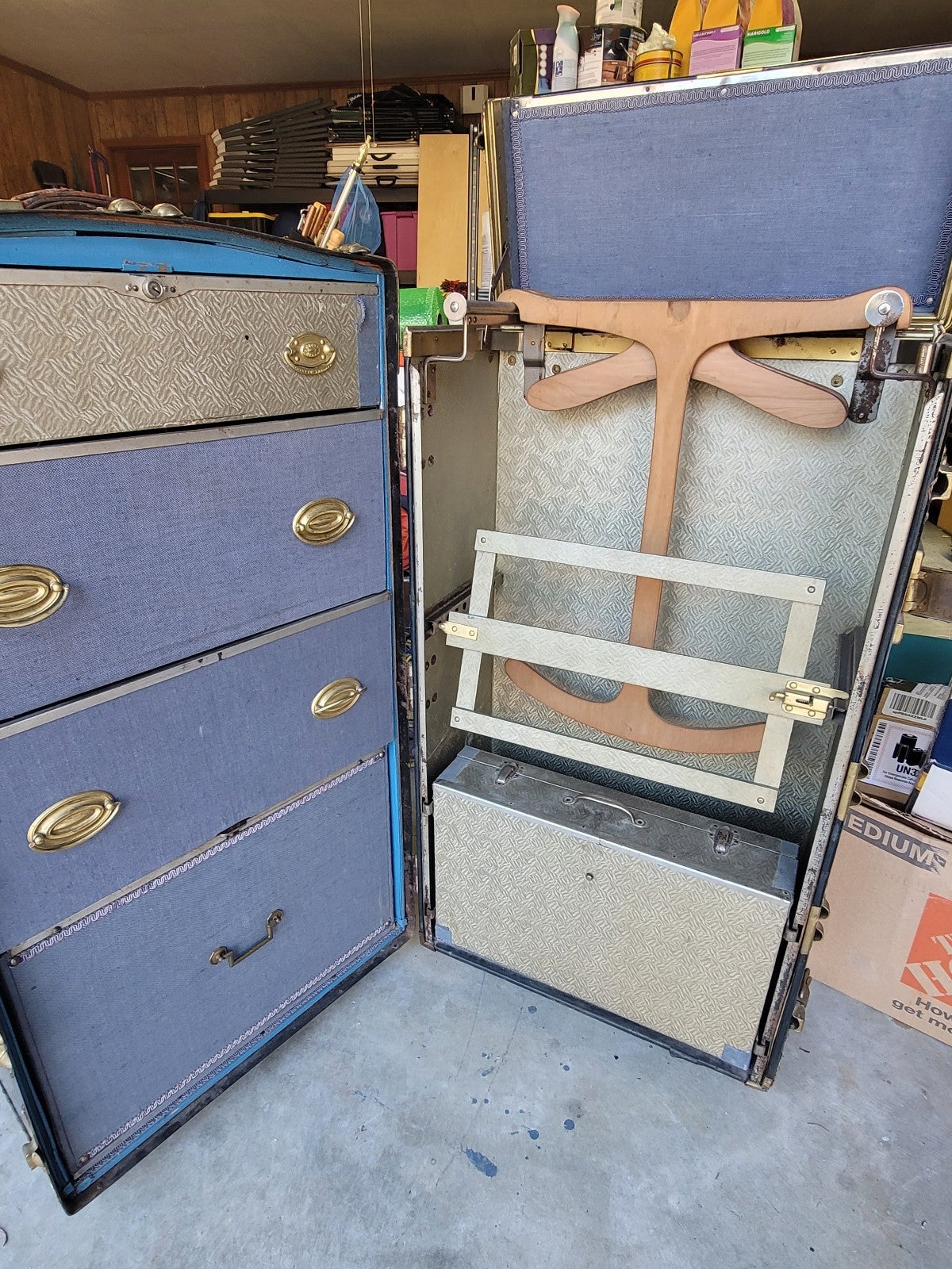 Antique MendelTrunx steamer trunk