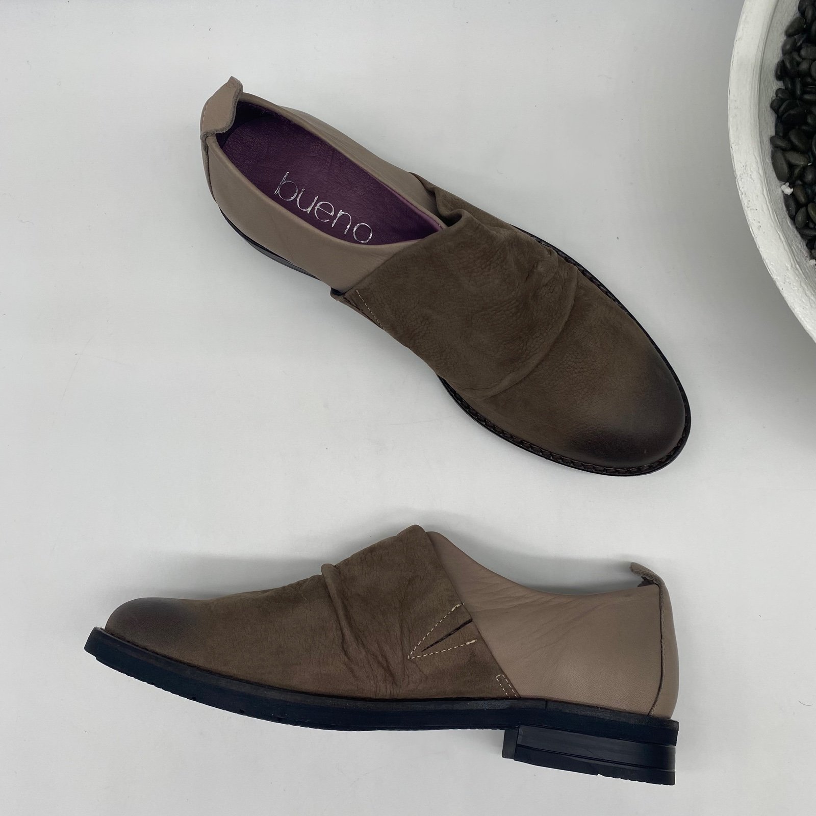 BUENO women’s passion slip on two tones loafers in taupe nubuck leather size 38