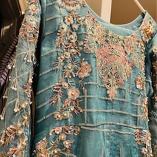 4 pieces pakistani/ Indian dress. Front and back has kam. It’s brand new.