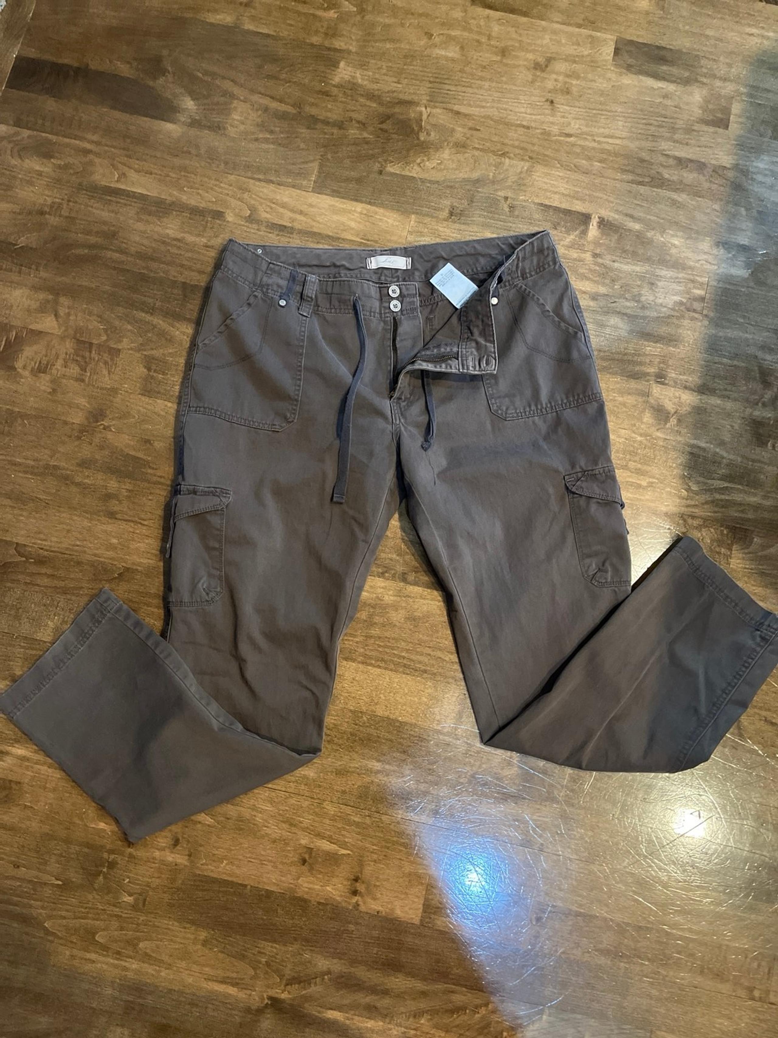Levi’s cotton to cargo pants