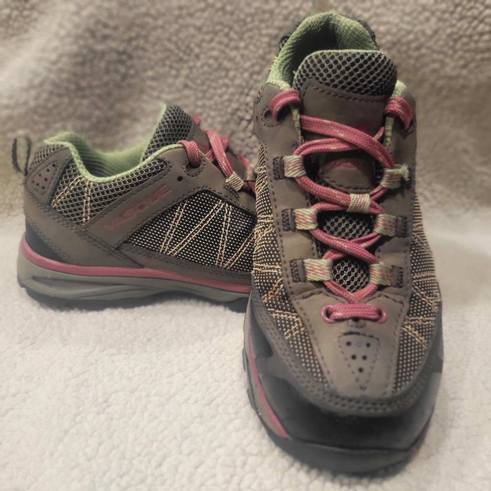 VASQUE Monolith Low Hiking Shoe (Gray/Green/Pink) - Women's Size 8