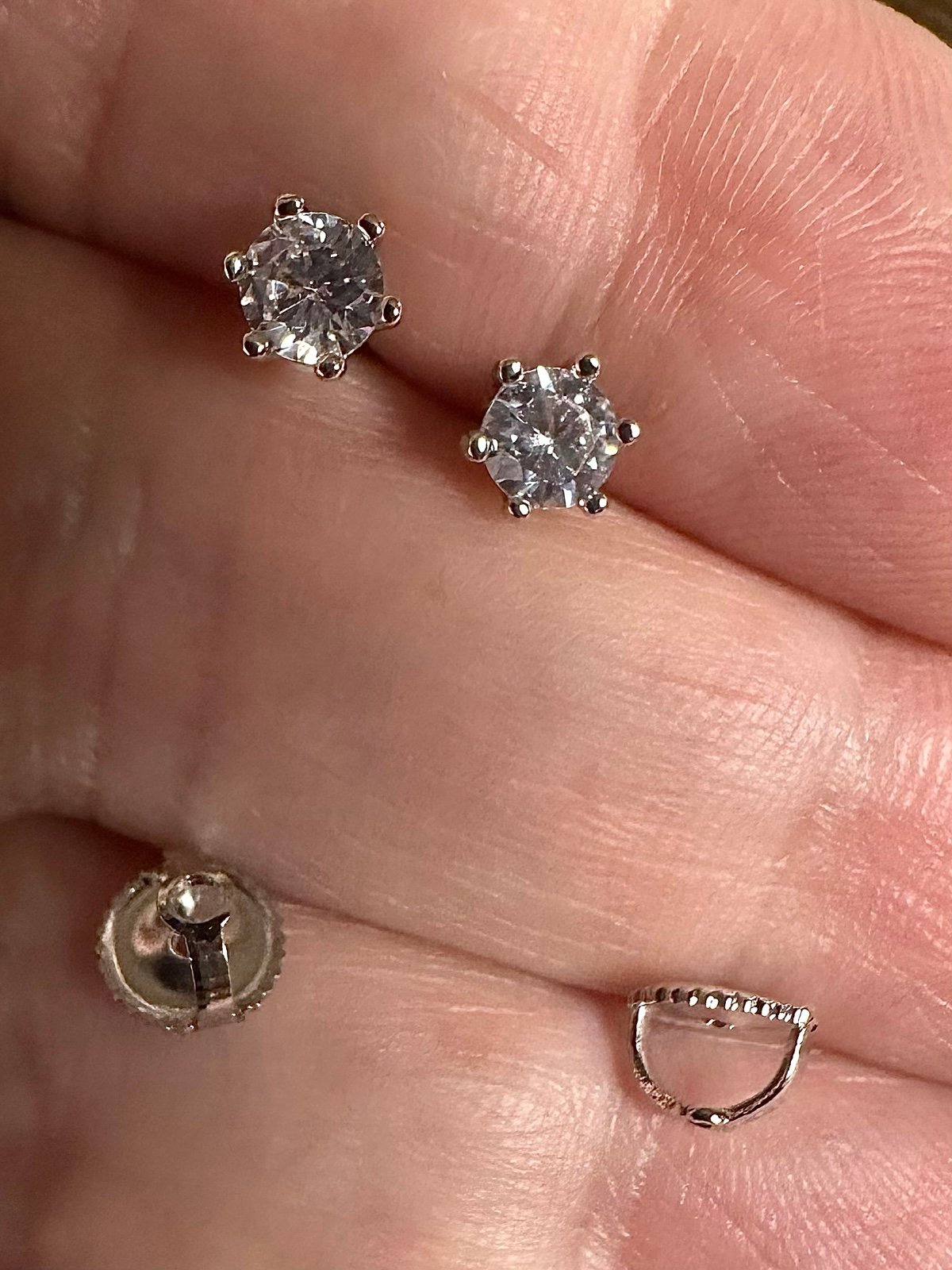 18K white Gold 4mm diamond moissanite gorgeous fire sparkle screw backs 76-hh