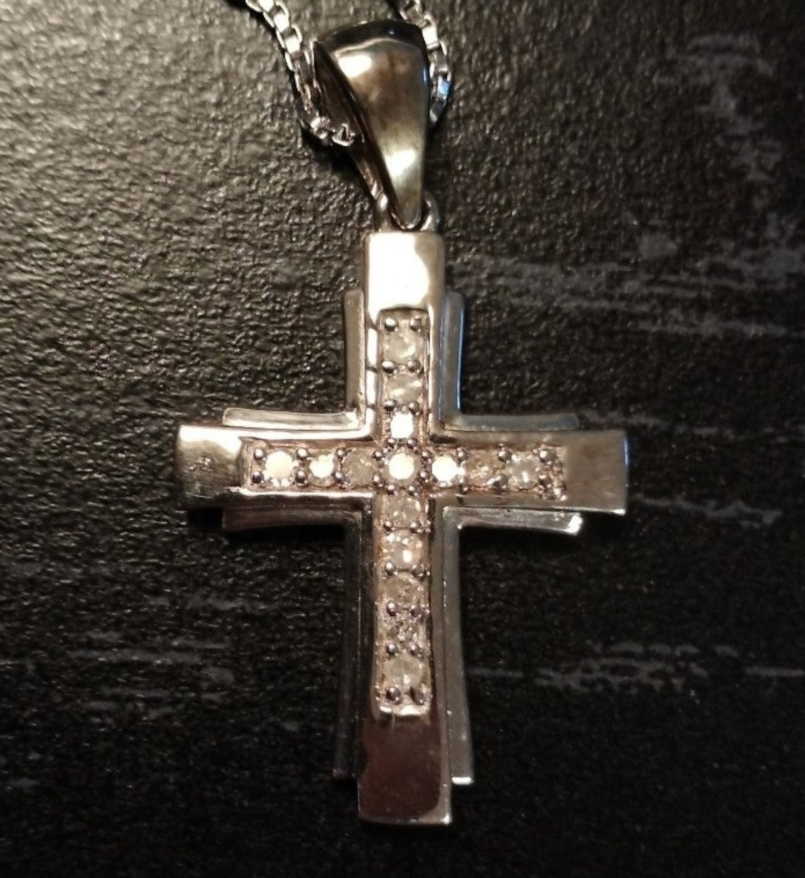 Diamond cross