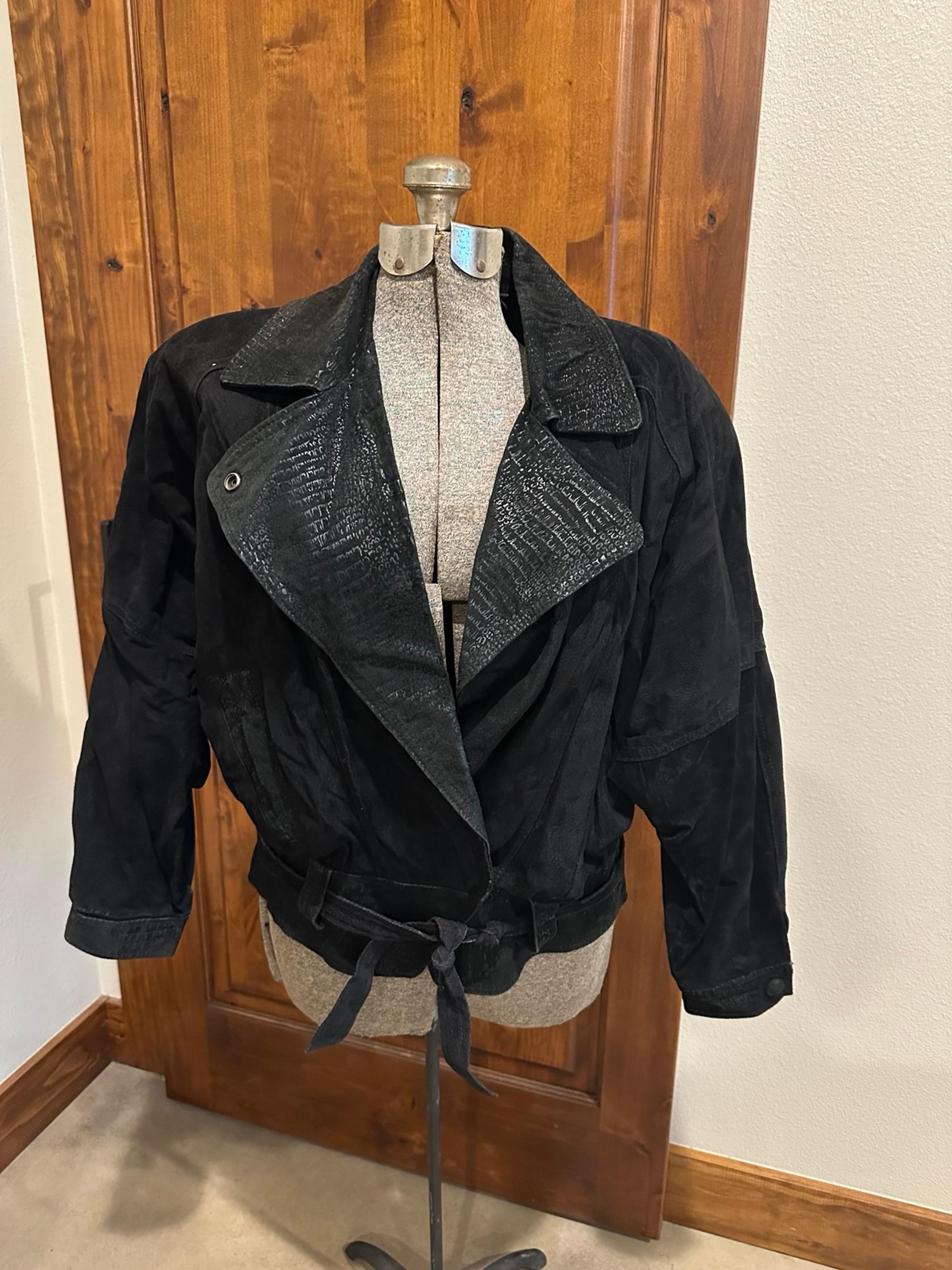 Vintage size medium black Winlit cropped leather bomber jacket blazer belt