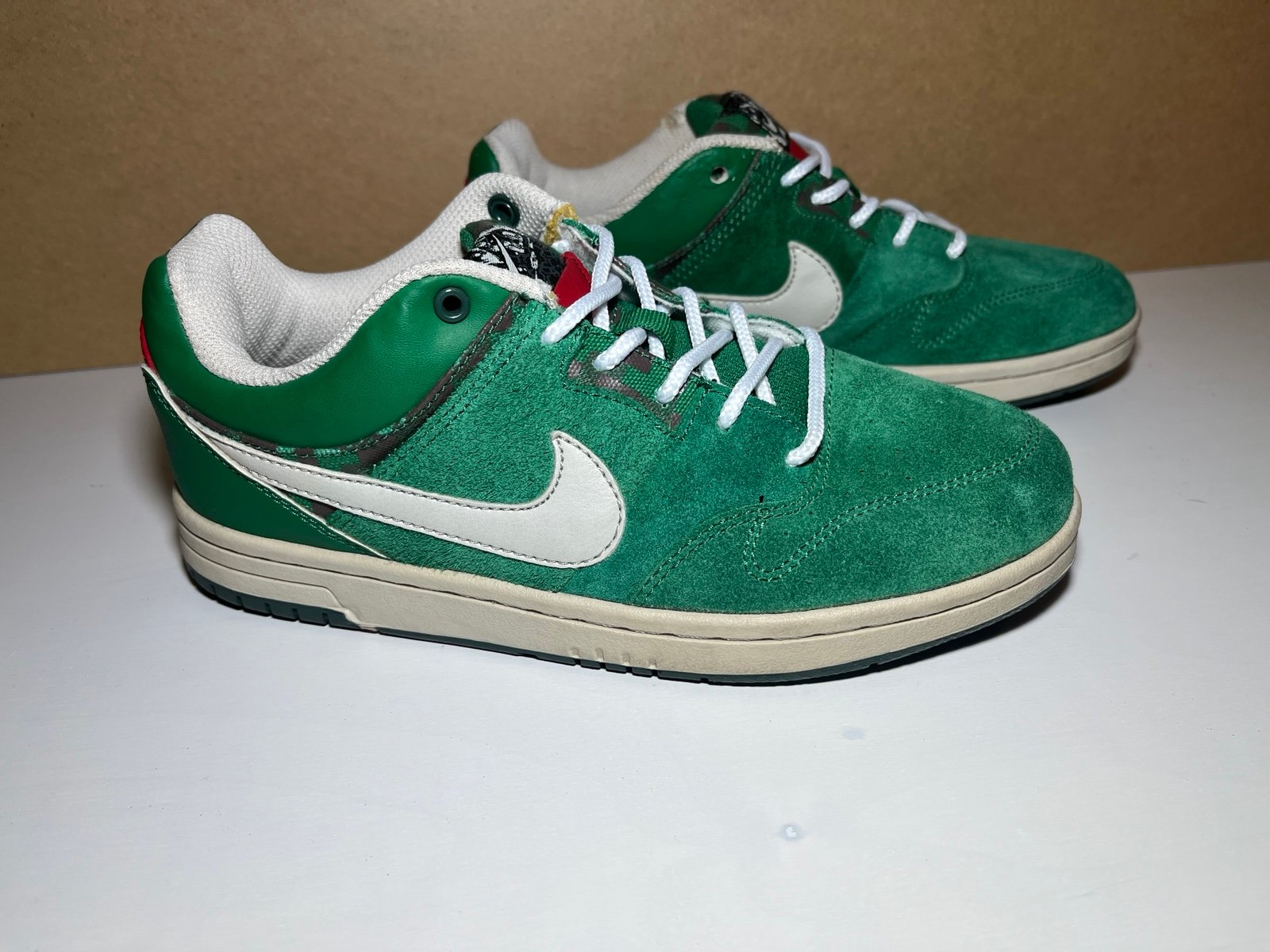 Rare 2009 Nike Zoom Crush Green Suede sneaker 335899-301 4Y 4Youth