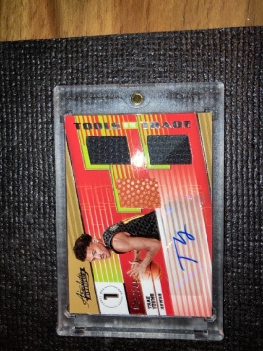 2018-19 Absolute Trae Young Auto Patch