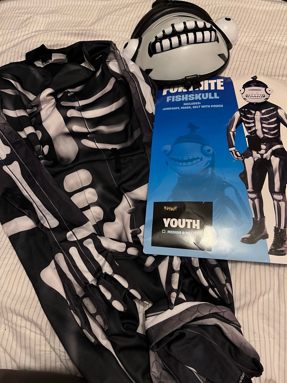 Fortnite fishy skull costume size youth medium