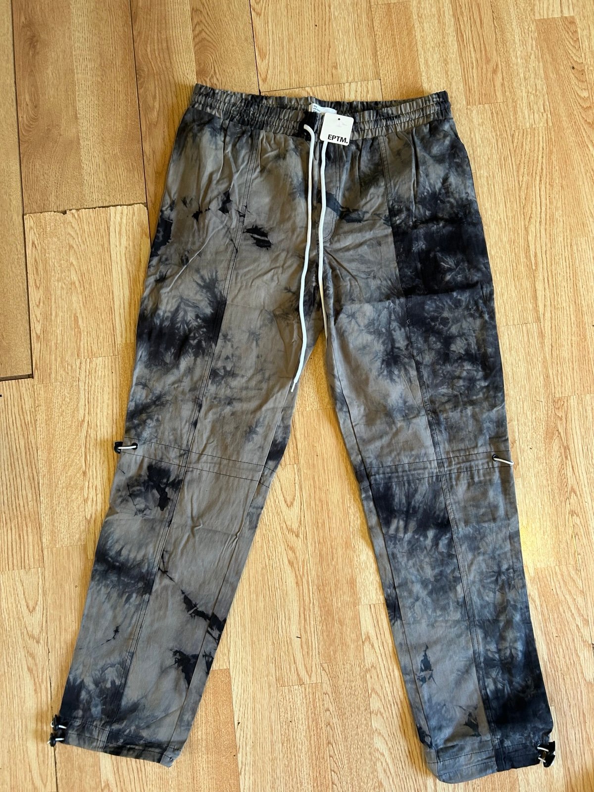 Men’s EPTM cargo pants gray tie-dye size 32/32