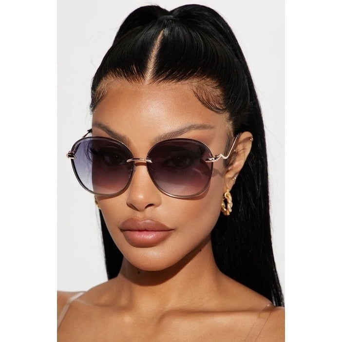 Spectacular Frame Of Mind Round Frame Rimless Sunglasses Black