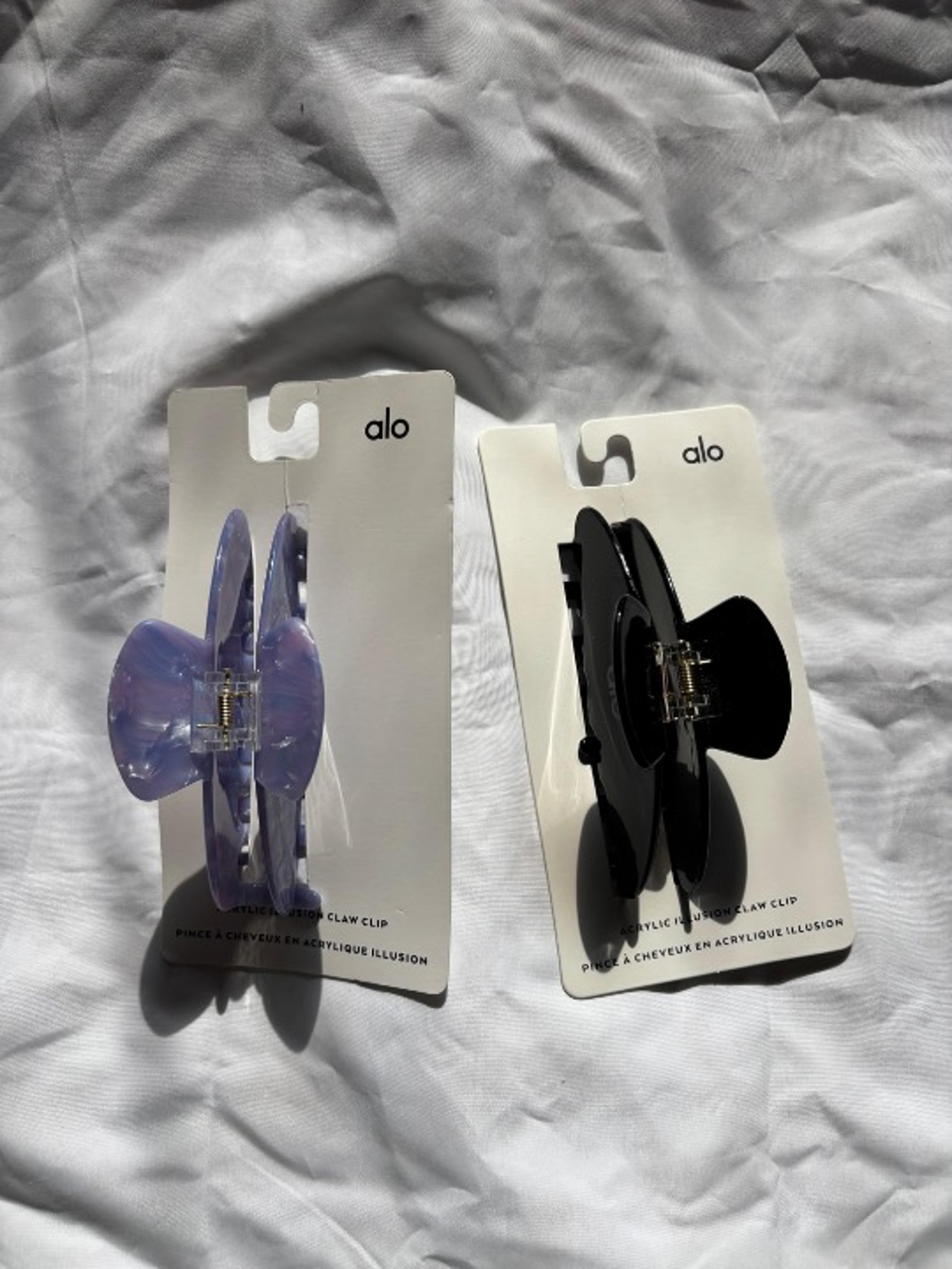 Alo yoga claw clips