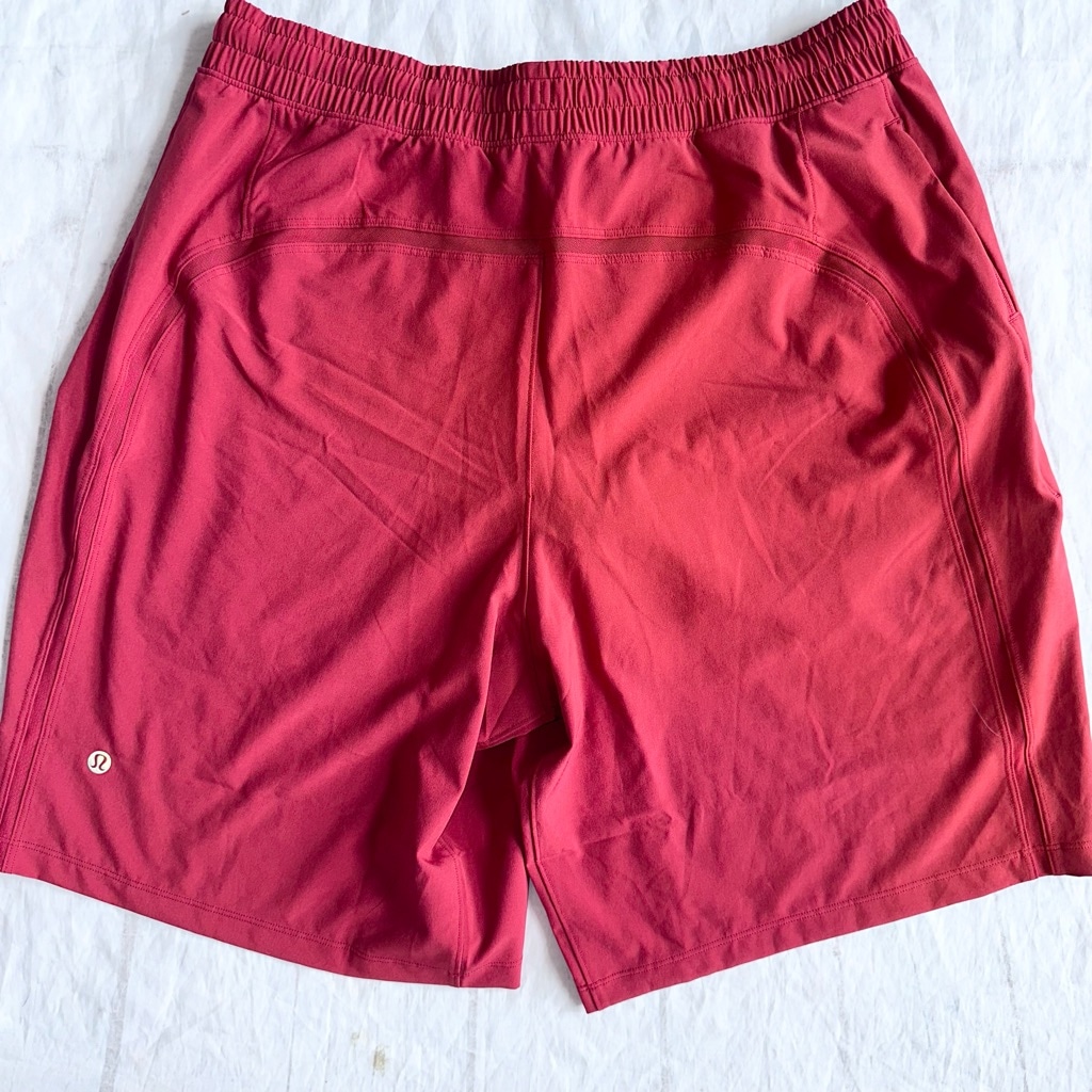 NWOT Men’s Large Lululemon Brick Red Pace Breaker Shorts 9” Lined