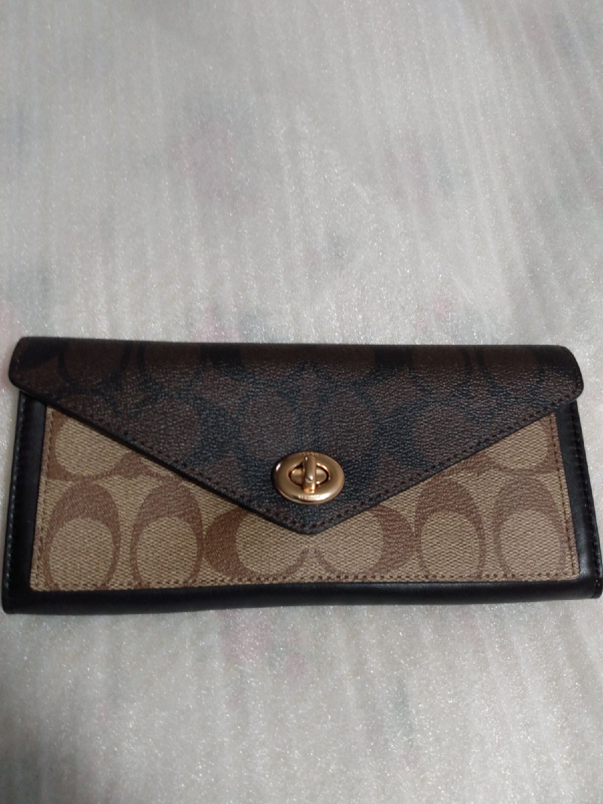 Signature Belkin with chain