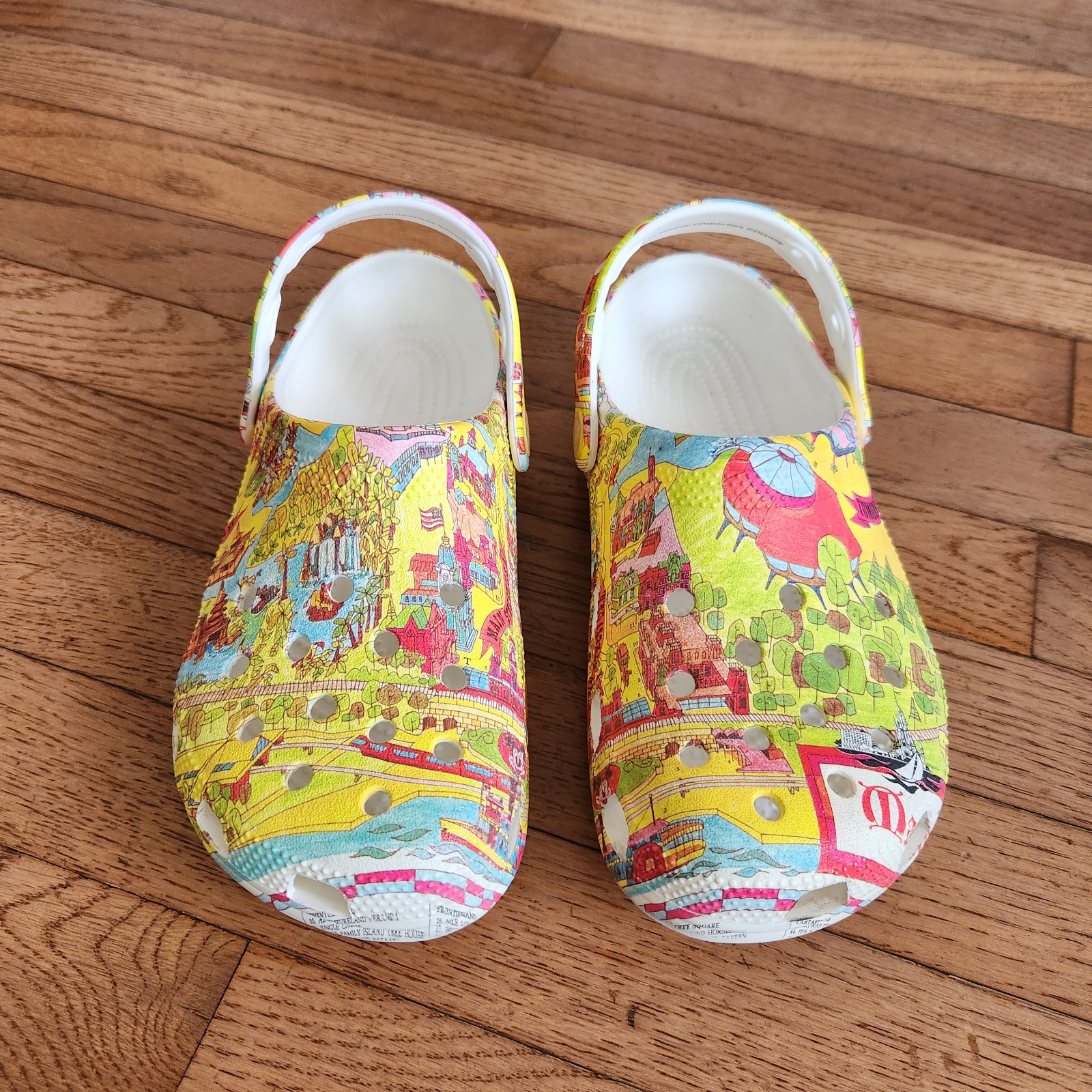 Disney Park Guide crocs 50th Anniversary Men 5 Women 7