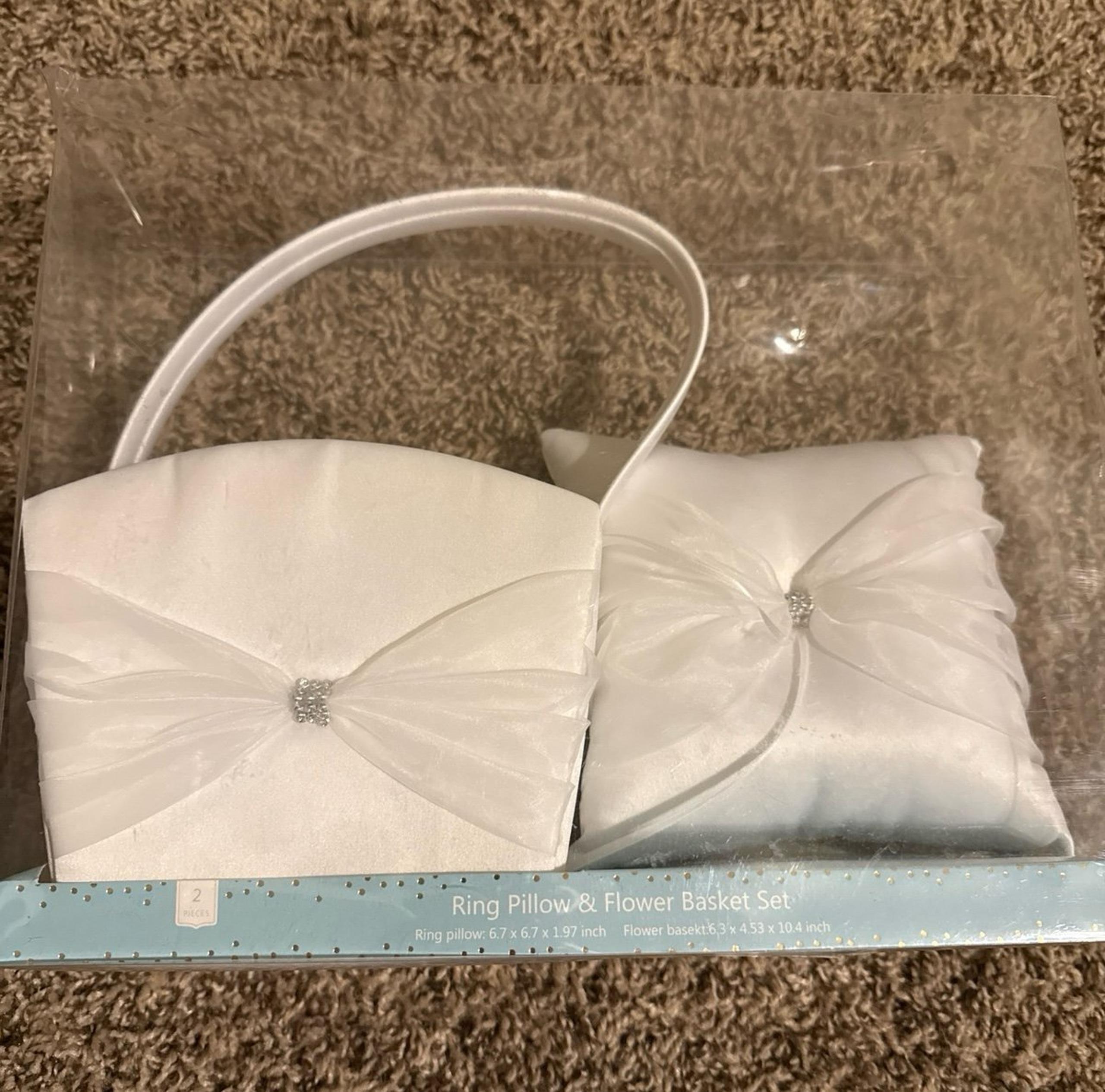 Ring pillow & flower basket set
