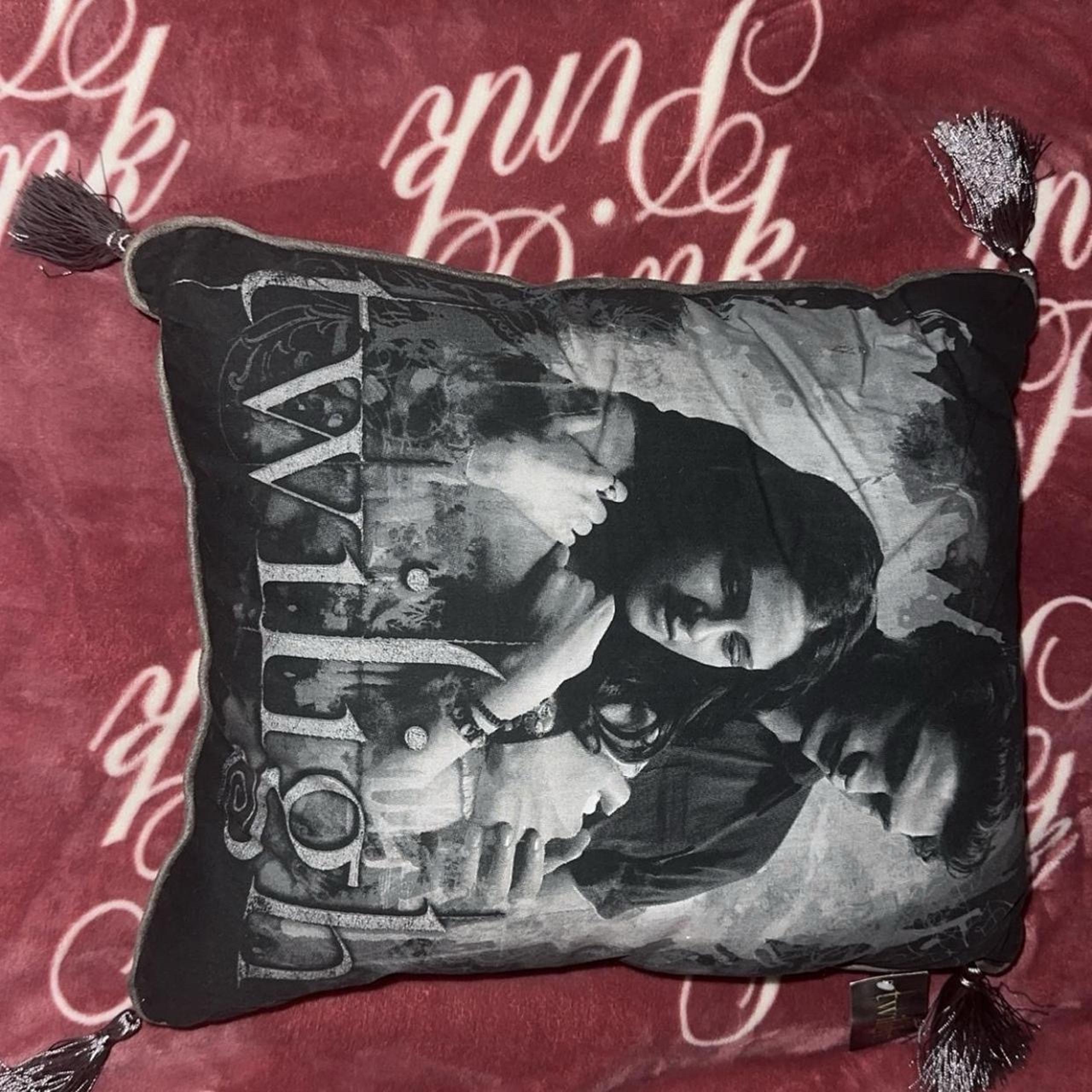Very rare twilight saga pillow Edward and Bella