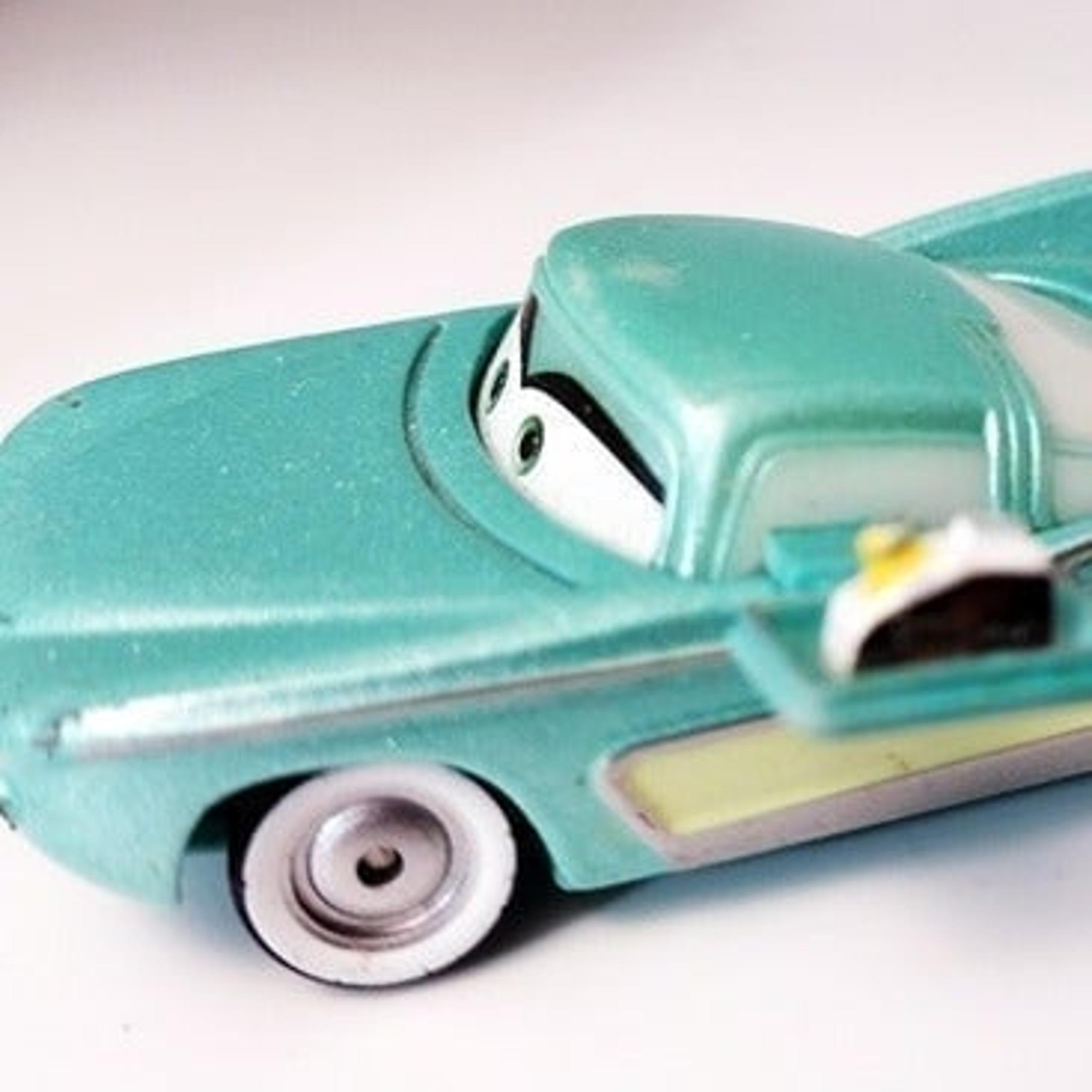 Cars Final Lap Flo With Tray! Diecast 1:55 - Disney Pixar