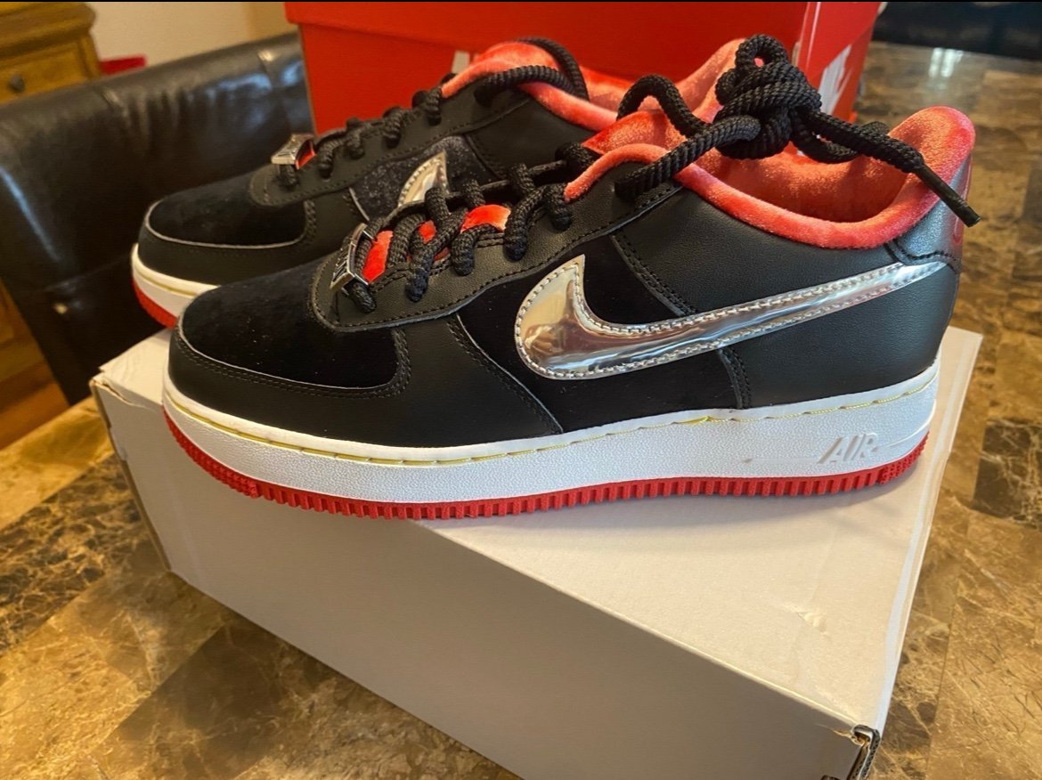 Size 6 Nike air forces BRAND NEW!! Size 6y Air Force 1
